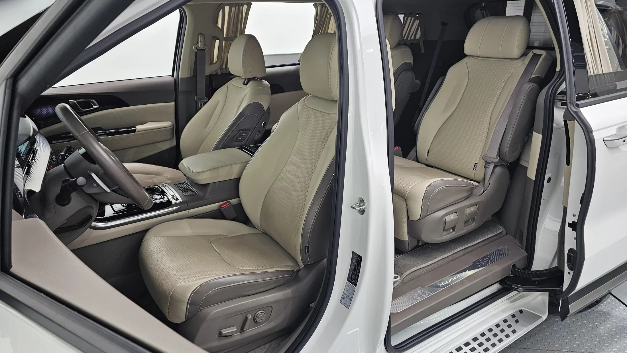 Kia Carnival Gasoline 7-Seater Hi-Limousine Signature, 2022 г. 89434 км. — фото 11