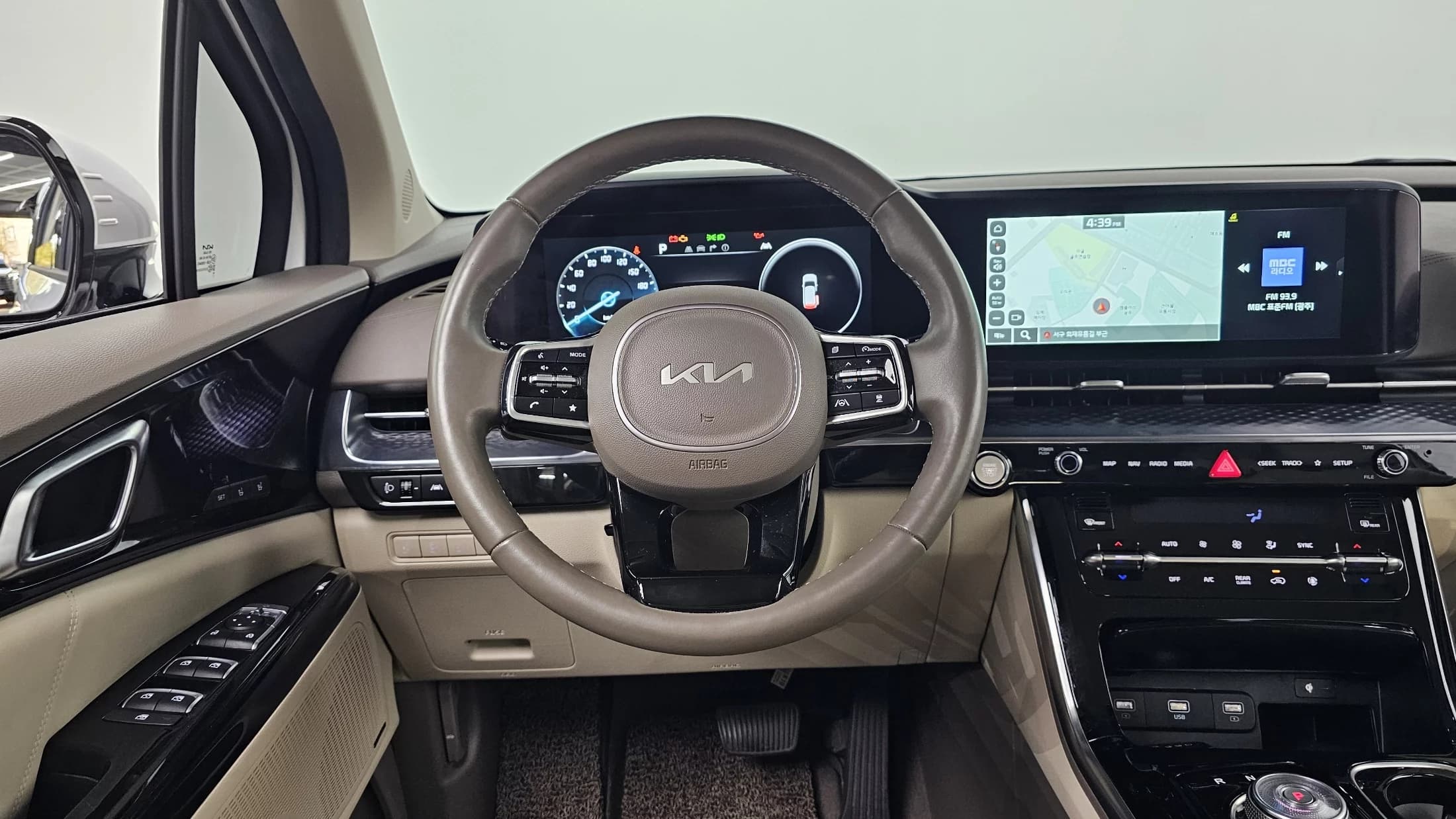 Kia Carnival Gasoline 7-Seater Hi-Limousine Signature, 2022 г. 89434 км. — фото 12