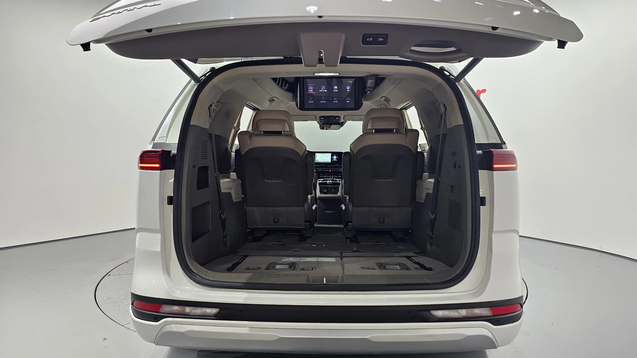 Kia Carnival Gasoline 7-Seater Hi-Limousine Signature, 2022 г. 89434 км. — фото 20