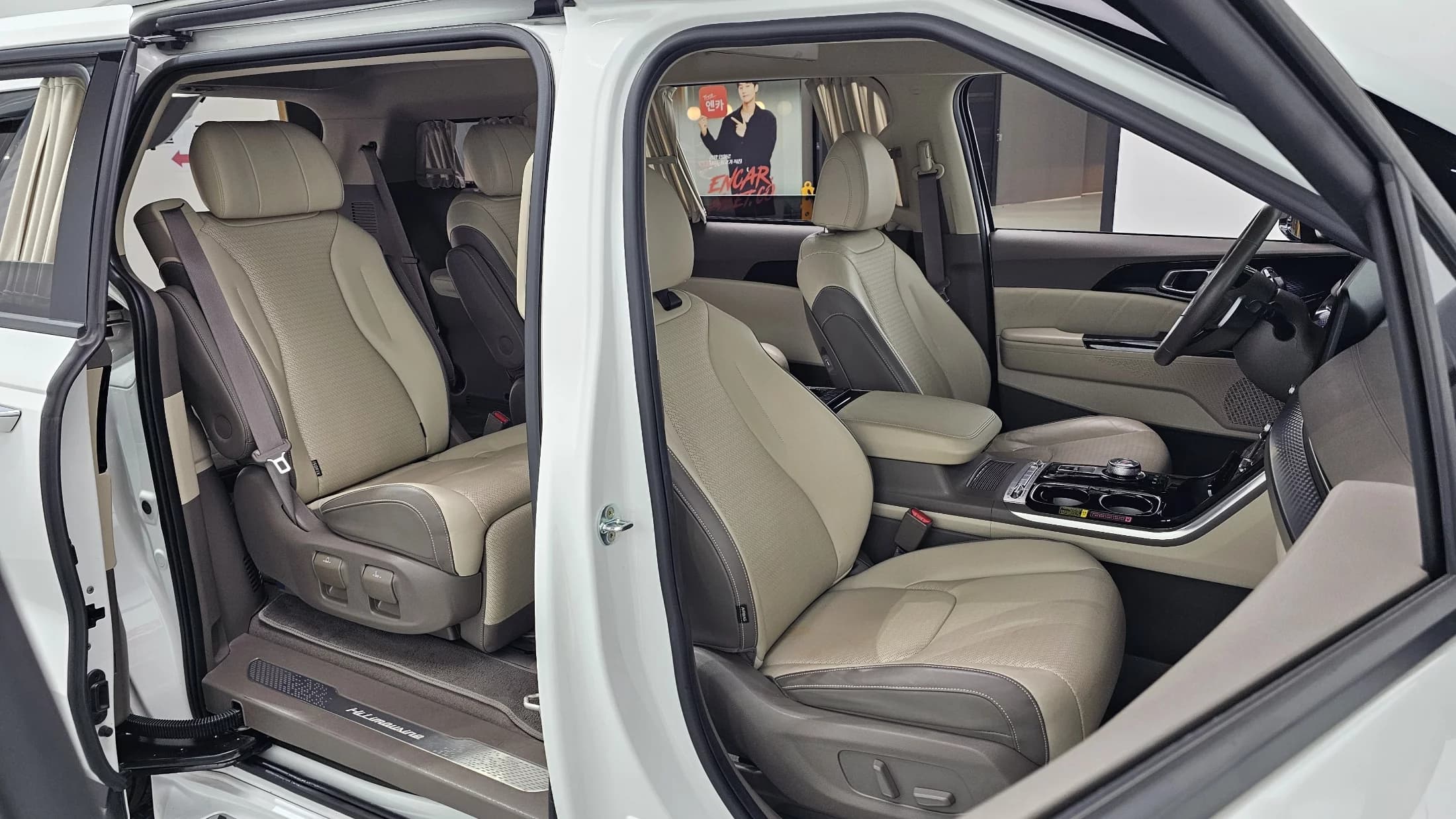 Kia Carnival Gasoline 7-Seater Hi-Limousine Signature, 2022 г. 89434 км. — фото 10