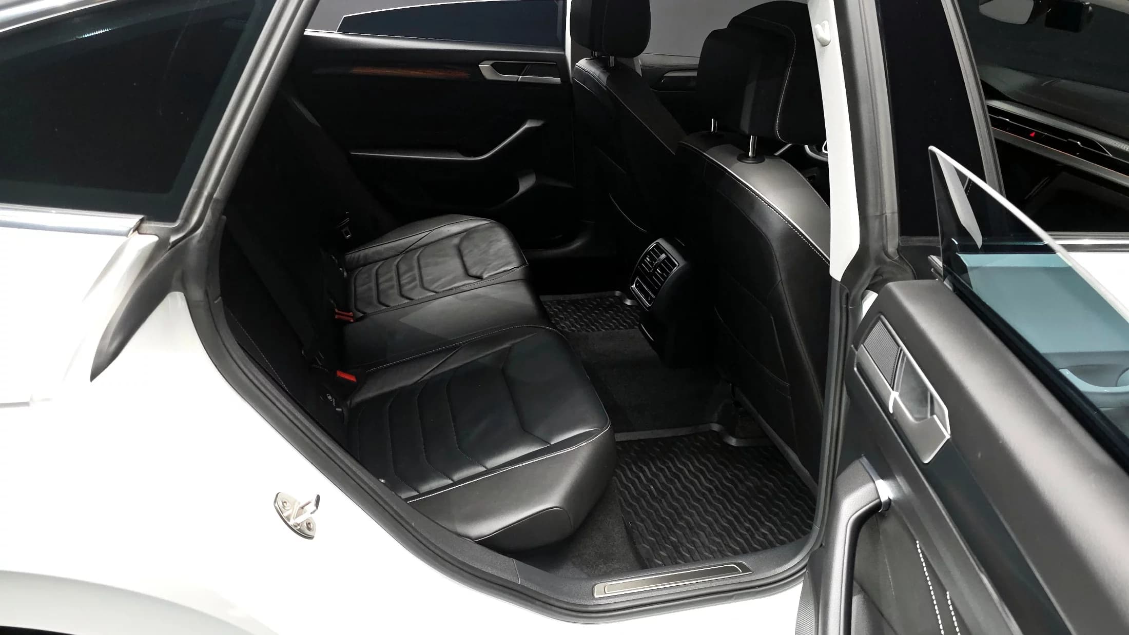 Volkswagen ARTEON 2.0 TDI Prestige, 2023 г. 50122 км. — фото 12