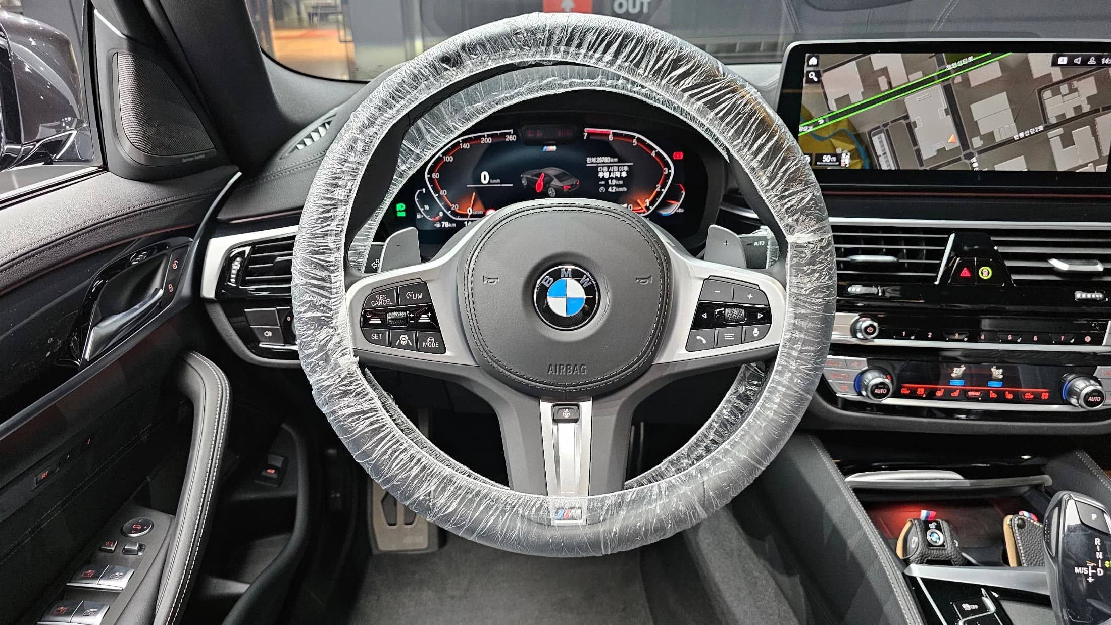 BMW 5-Series 530i M Sport Package, 2023 г. 35871 км. — фото 13