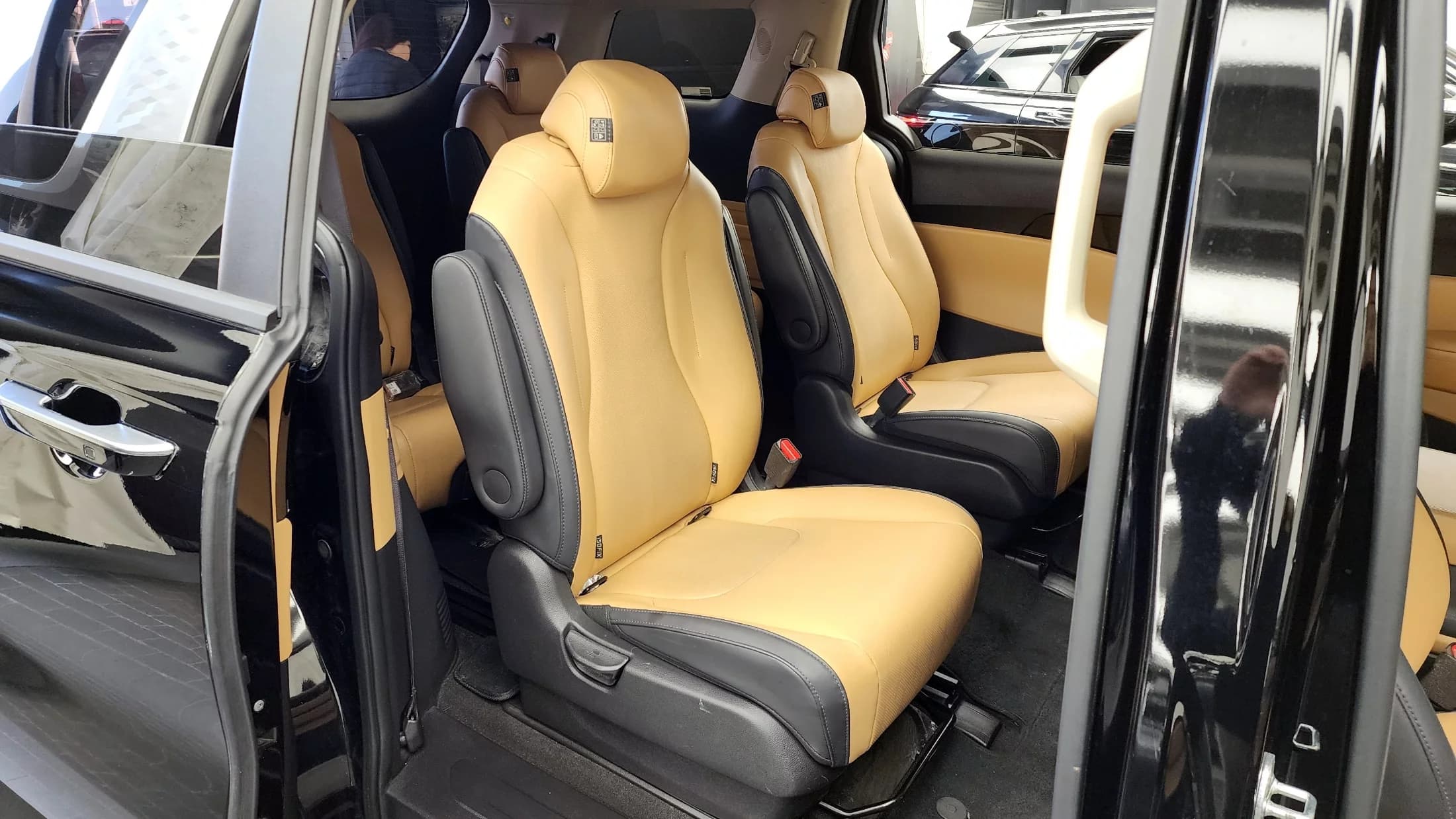 Kia Carnival 9-Seater Prestige, 2022 г. 106688 км. — фото 12