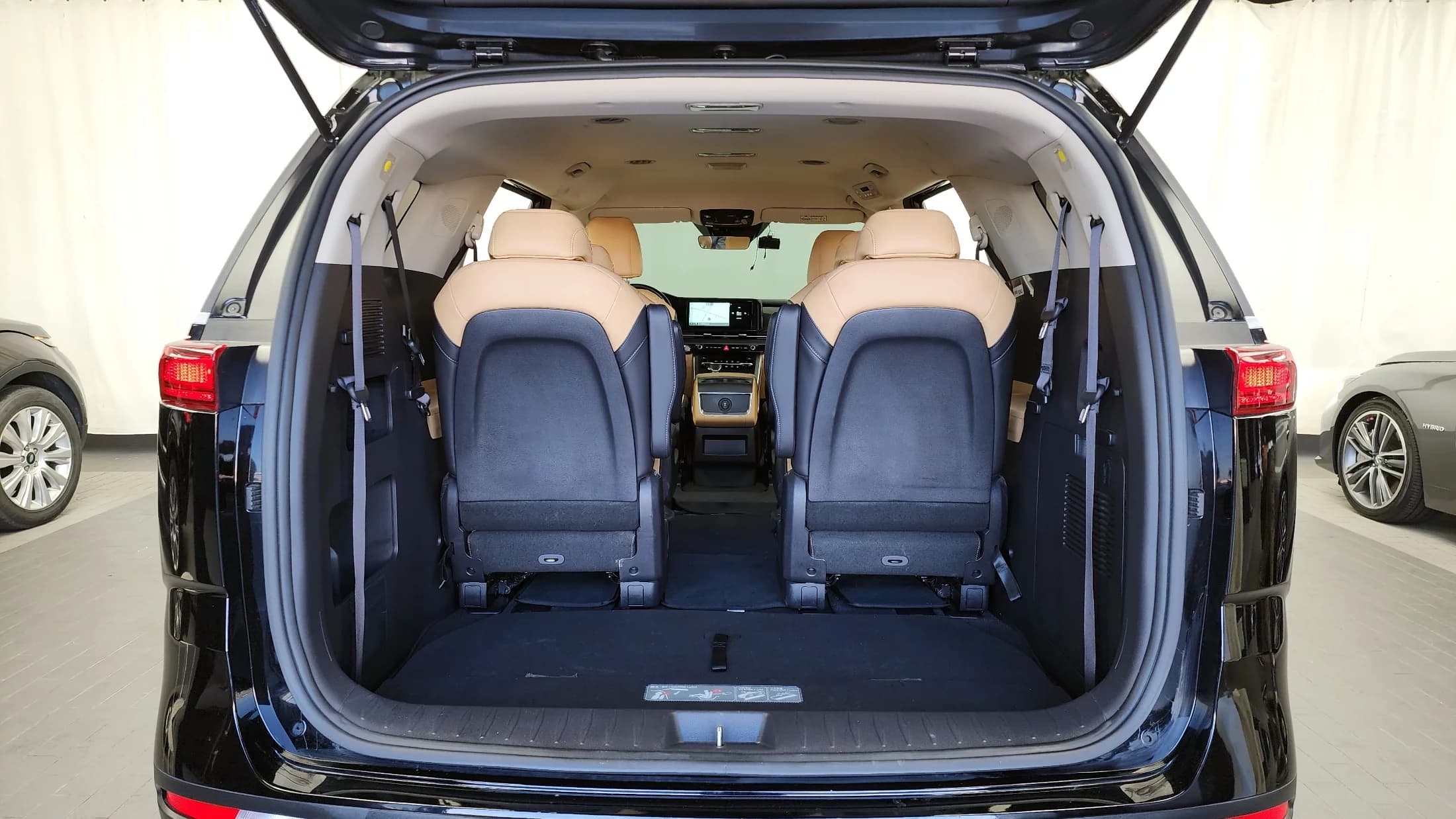 Kia Carnival 9-Seater Prestige, 2022 г. 106688 км. — фото 20