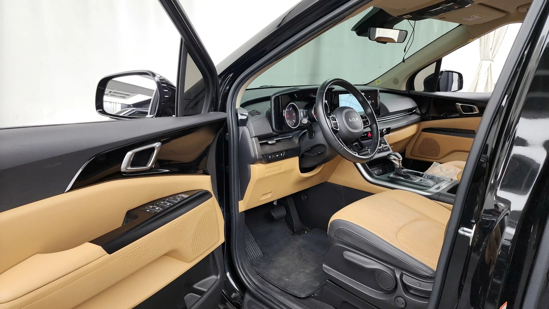 Kia Carnival 9-Seater Prestige, 2022 г. 106688 км. — фото 10