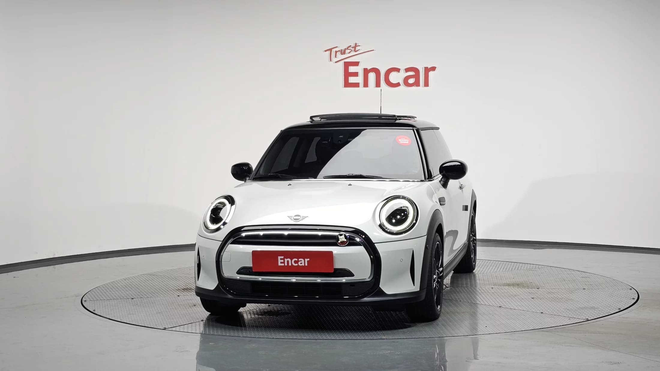 MINI Cooper 클래식 플러스 3rd, 2023 г. 13972 км. — фото 2