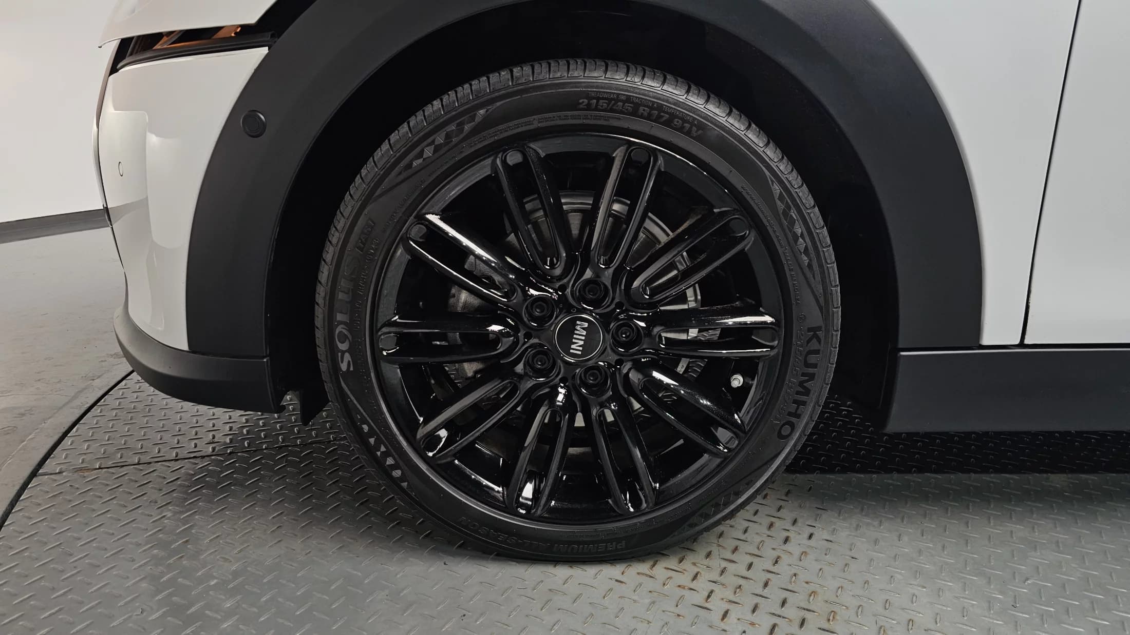 MINI Cooper 클래식 플러스 3rd, 2023 г. 13972 км. — фото 4