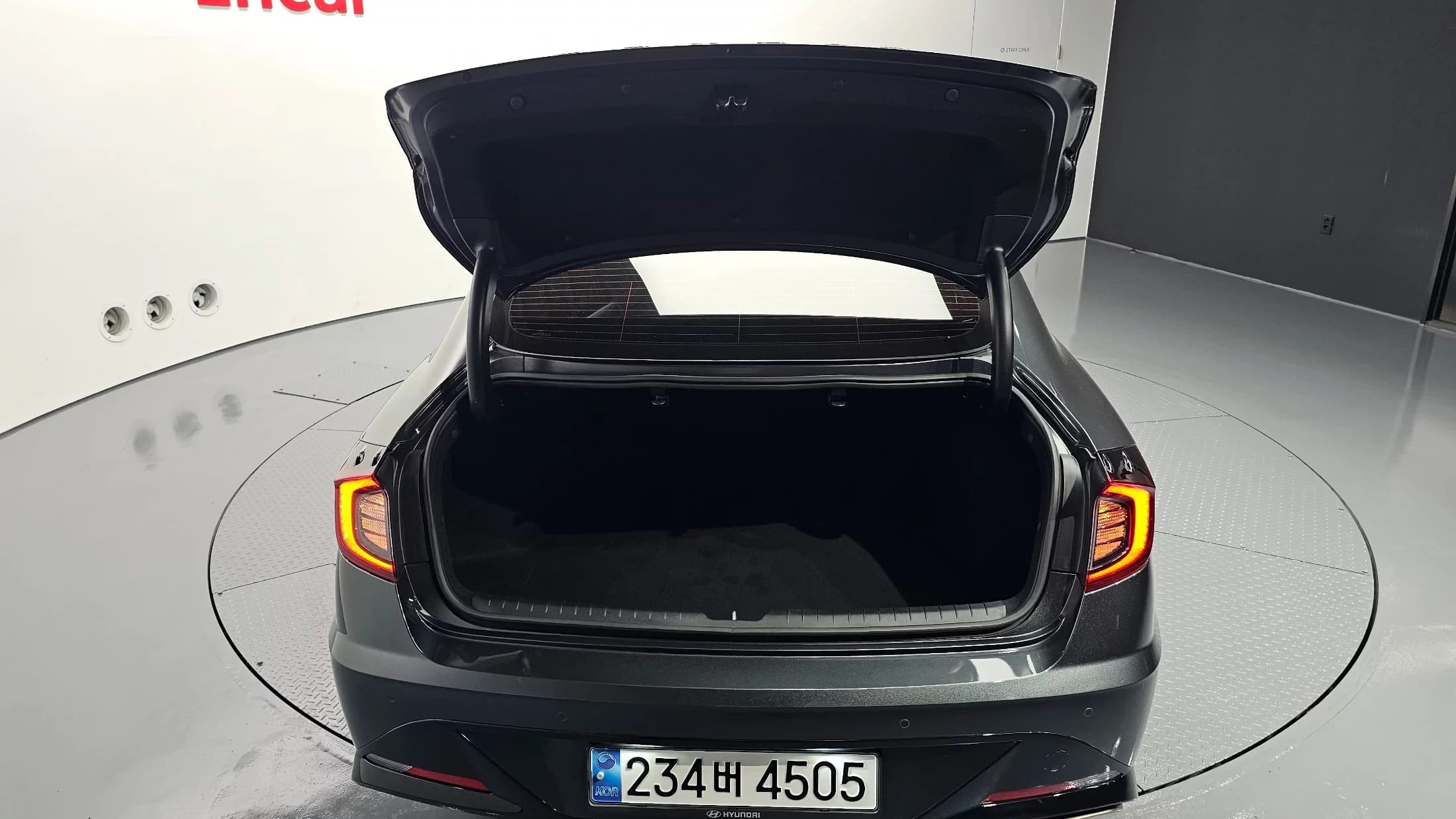 Hyundai Sonata 1.6 Turbo Premium Family, 2021 г. 64380 км. — фото 20