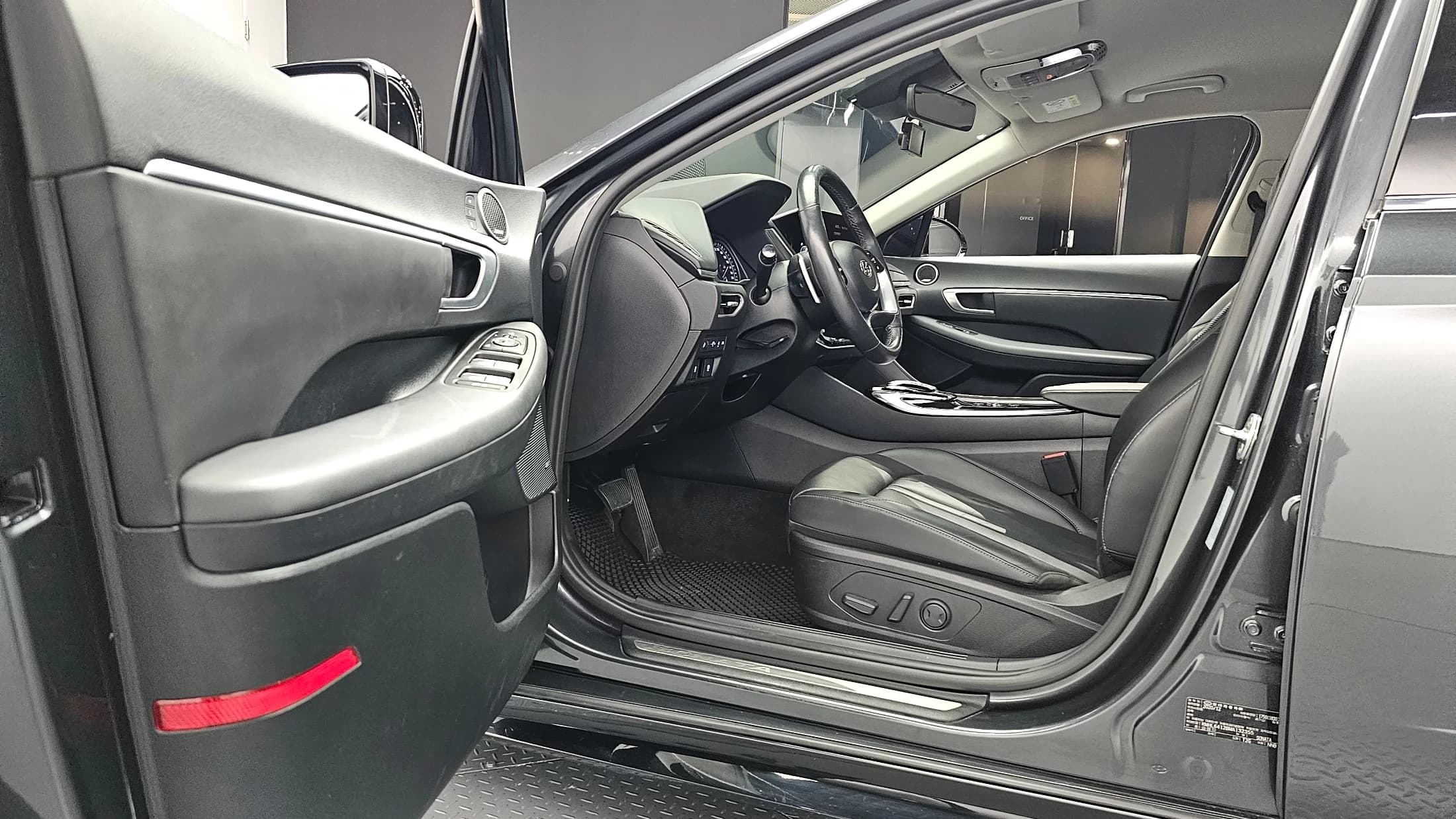Hyundai Sonata 1.6 Turbo Premium Family, 2021 г. 64380 км. — фото 10