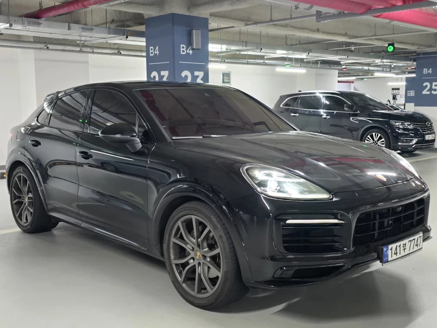 Porsche CAYENNE 3.0 COUPE PLATINUM EDITION, 2023 г. 37720 км. — фото 2