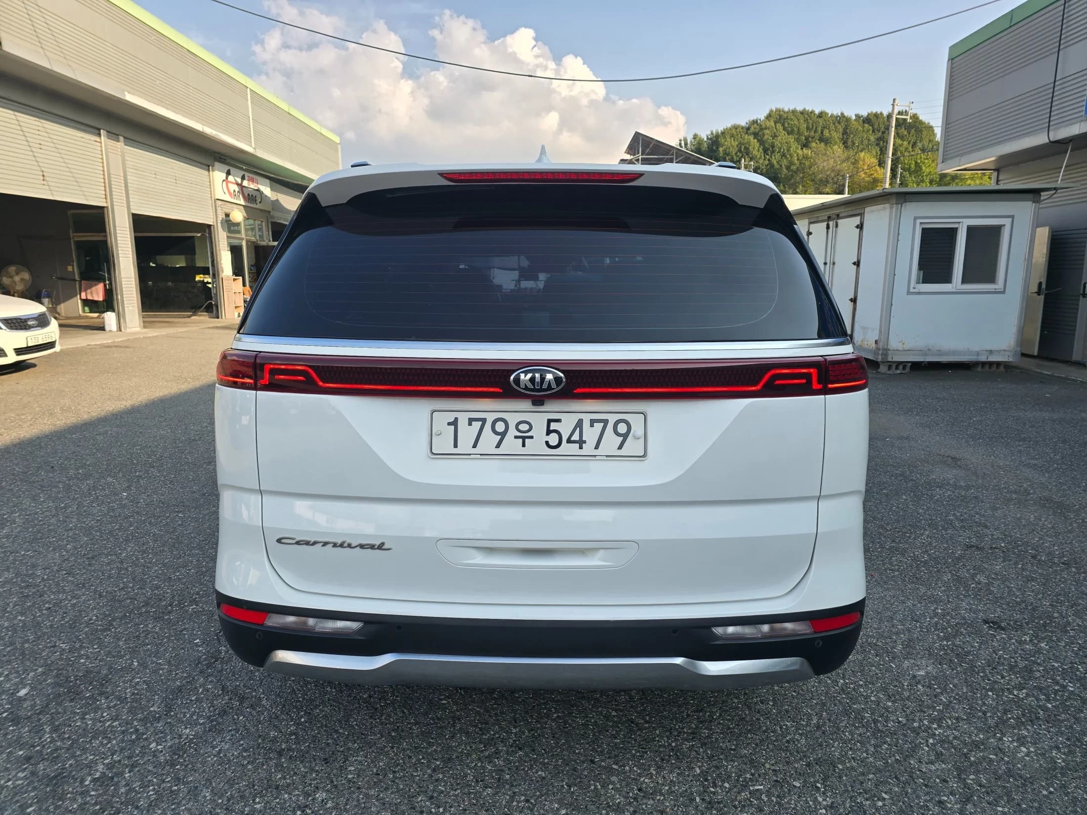 Kia Carnival 9-Seater Noblesse, 2021 г. 95587 км. — фото 3