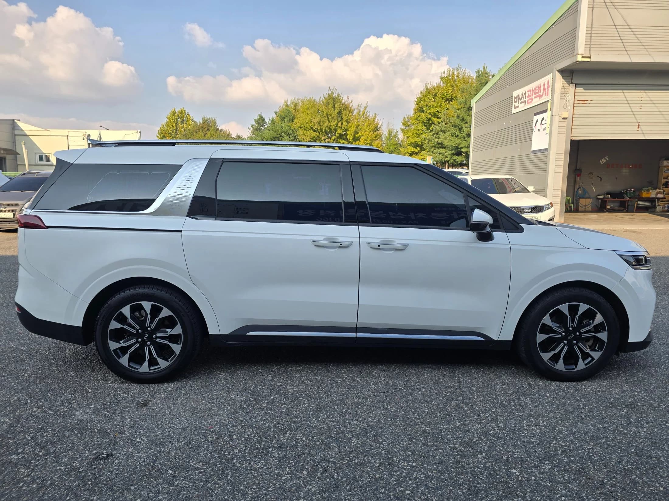 Kia Carnival 9-Seater Noblesse, 2021 г. 95587 км. — фото 4