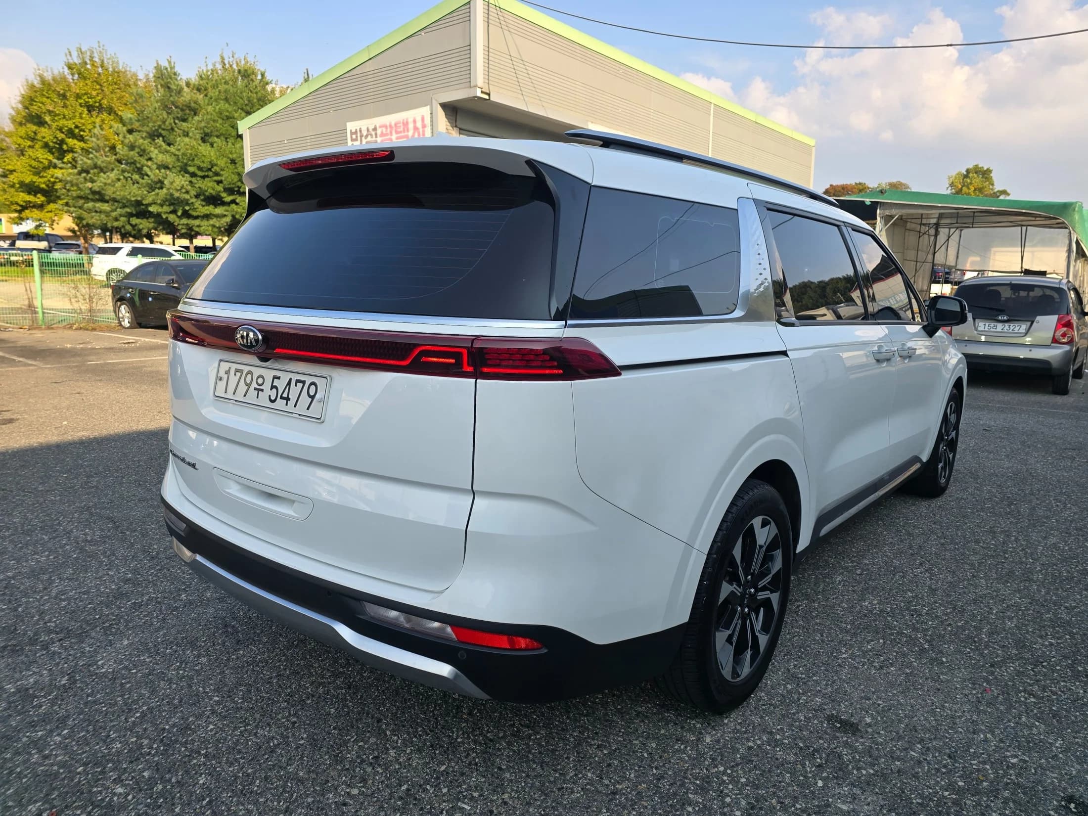 Kia Carnival 9-Seater Noblesse, 2021 г. 95587 км. — фото 5