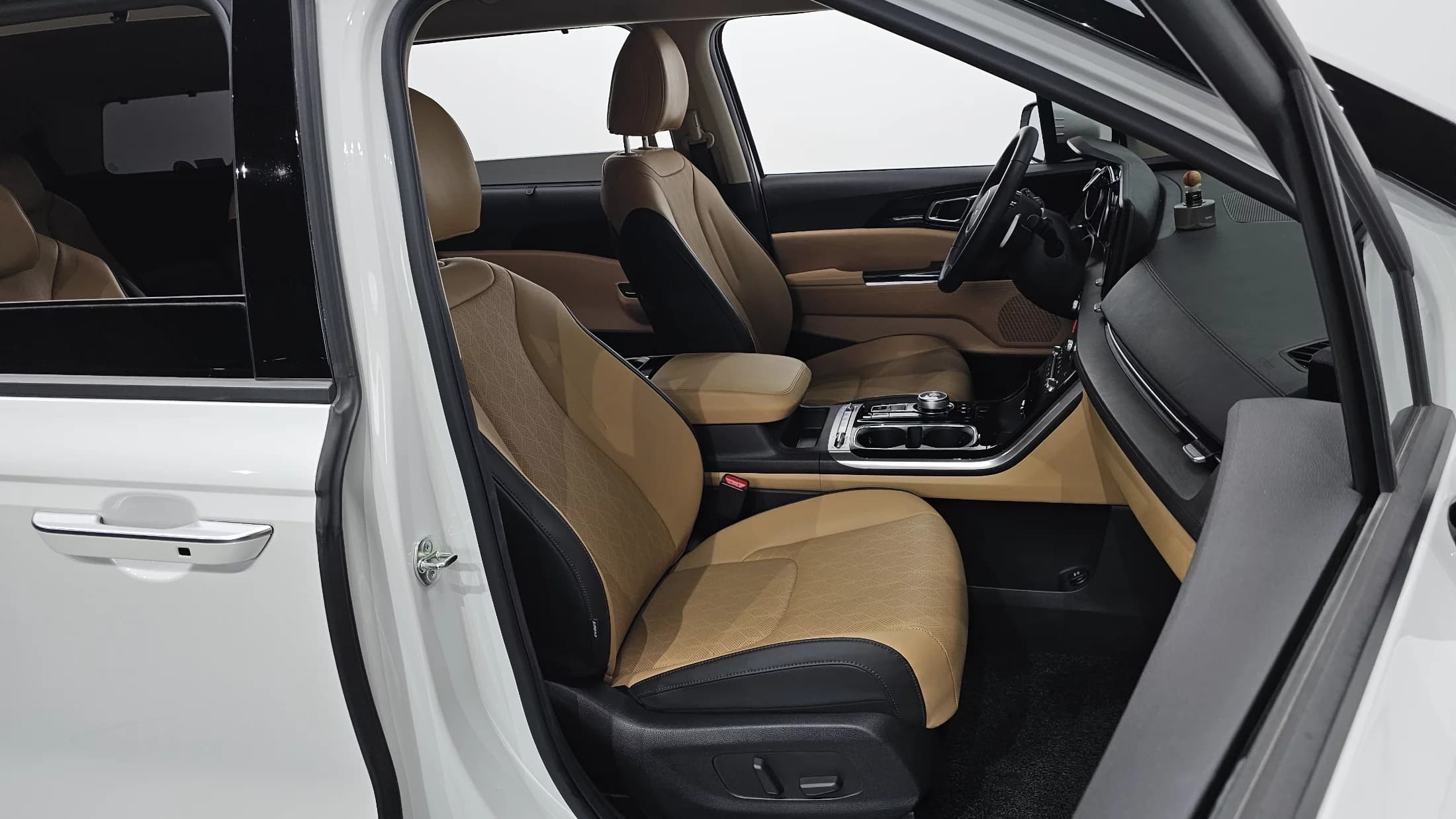Kia Carnival Gasoline 9-Seater Noblesse, 2023 г. 65691 км. — фото 10
