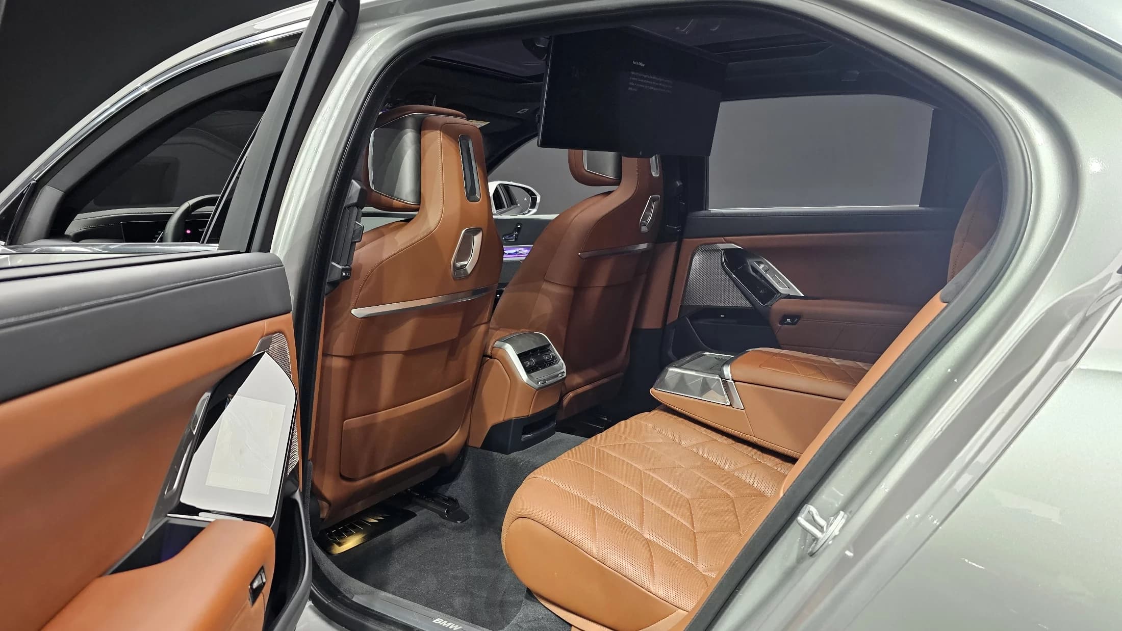 BMW 7-Series 740i sDrive Design Pure Excellence, 2023 г. 33611 км. — фото 12