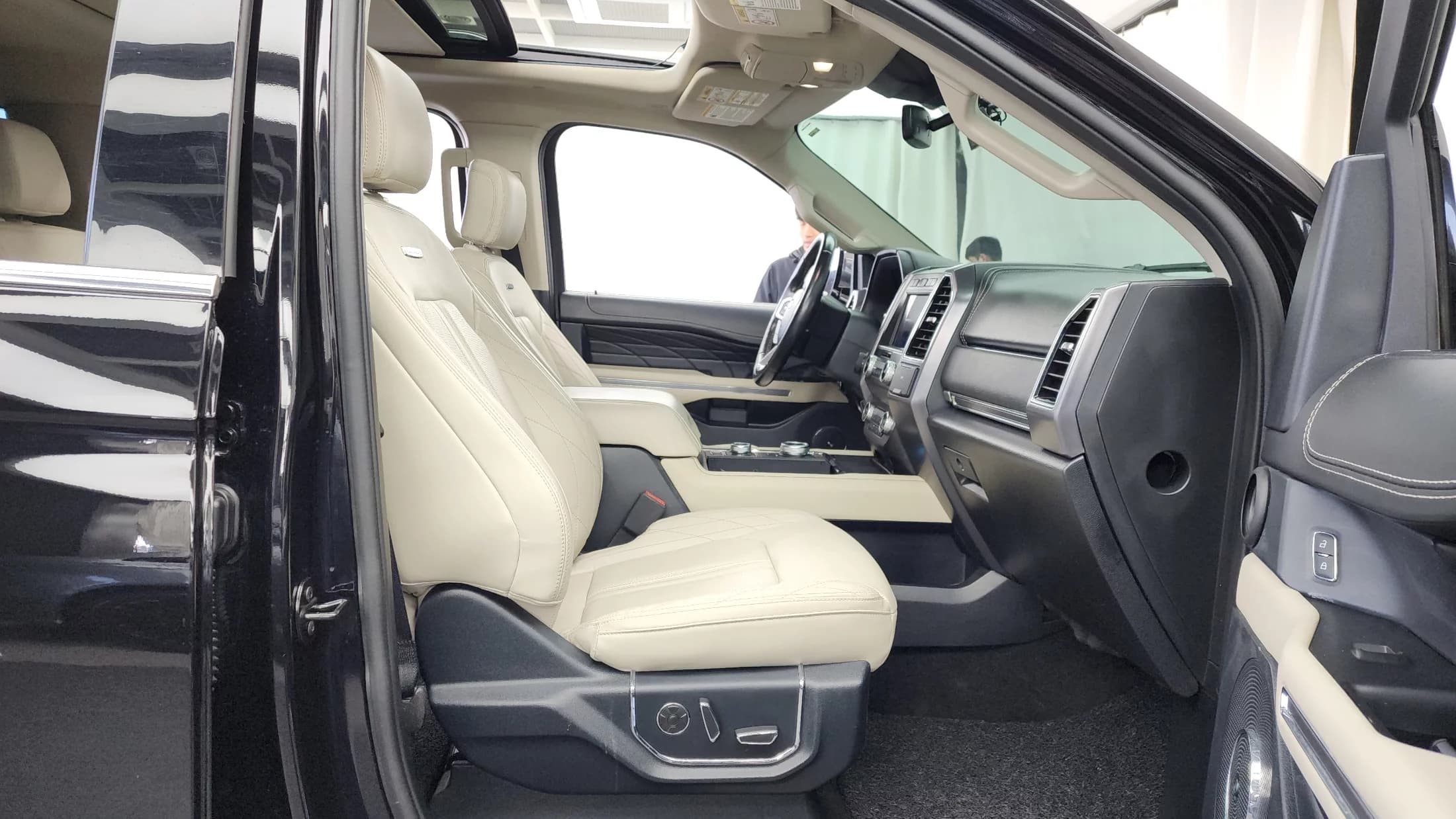 Ford EXPEDITION Platinum 4WD 7Seater, 2021 г. 50013 км. — фото 11