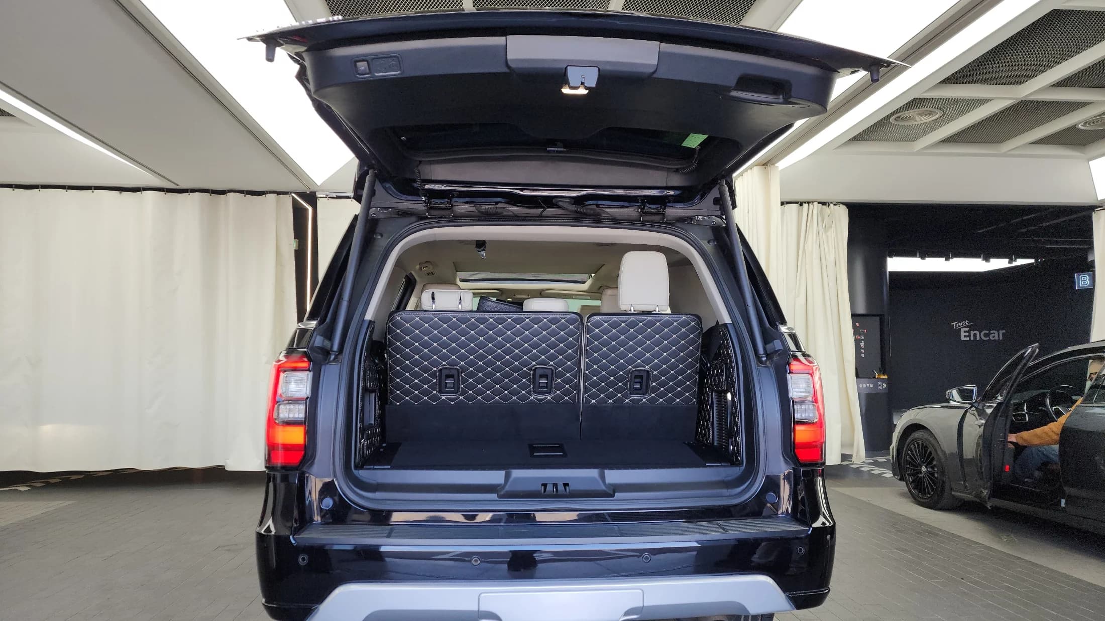 Ford EXPEDITION Platinum 4WD 7Seater, 2021 г. 50013 км. — фото 20