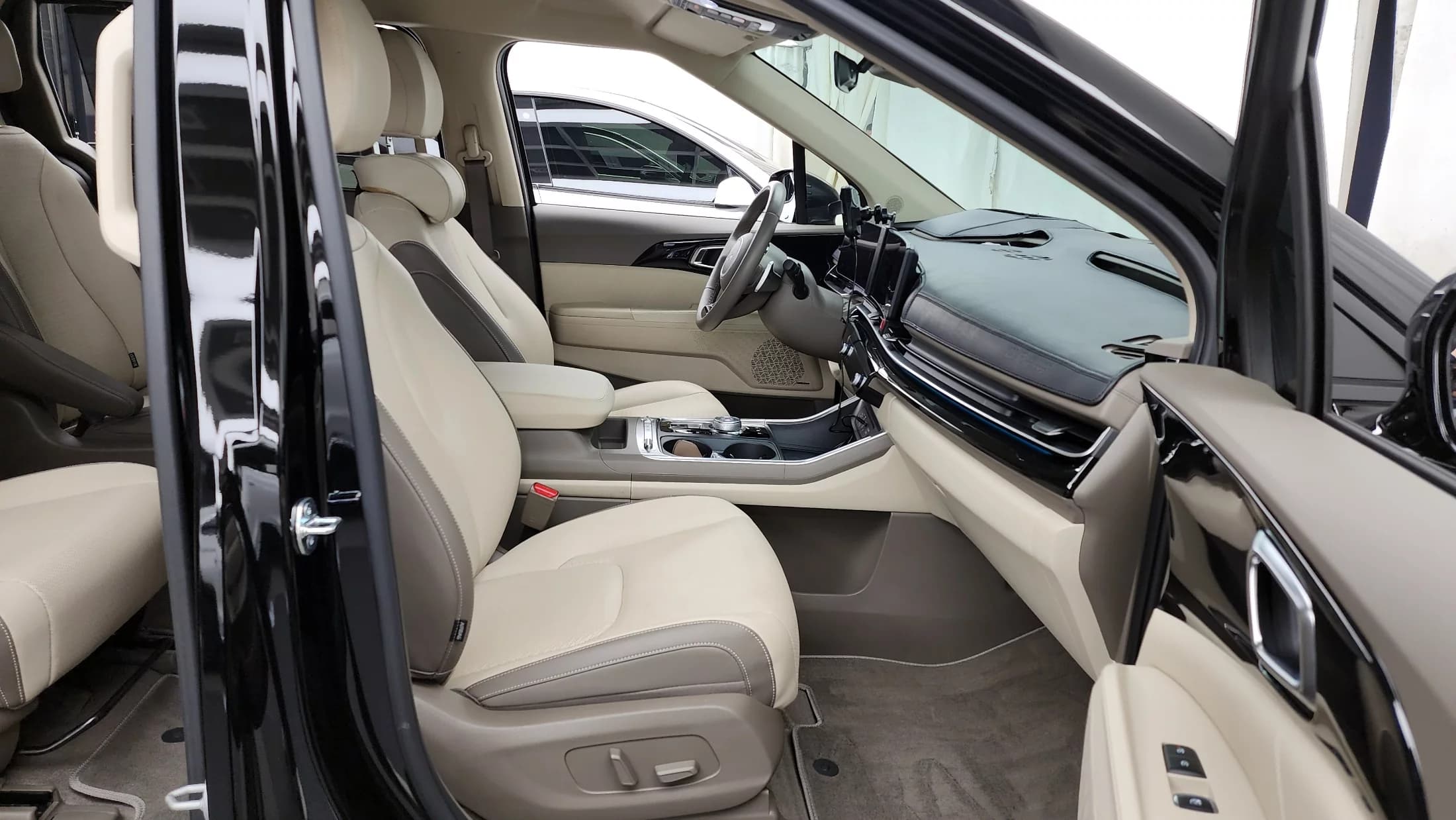 Kia Carnival Gasoline 9-Seater Gravity, 2024 г. 11376 км. — фото 11