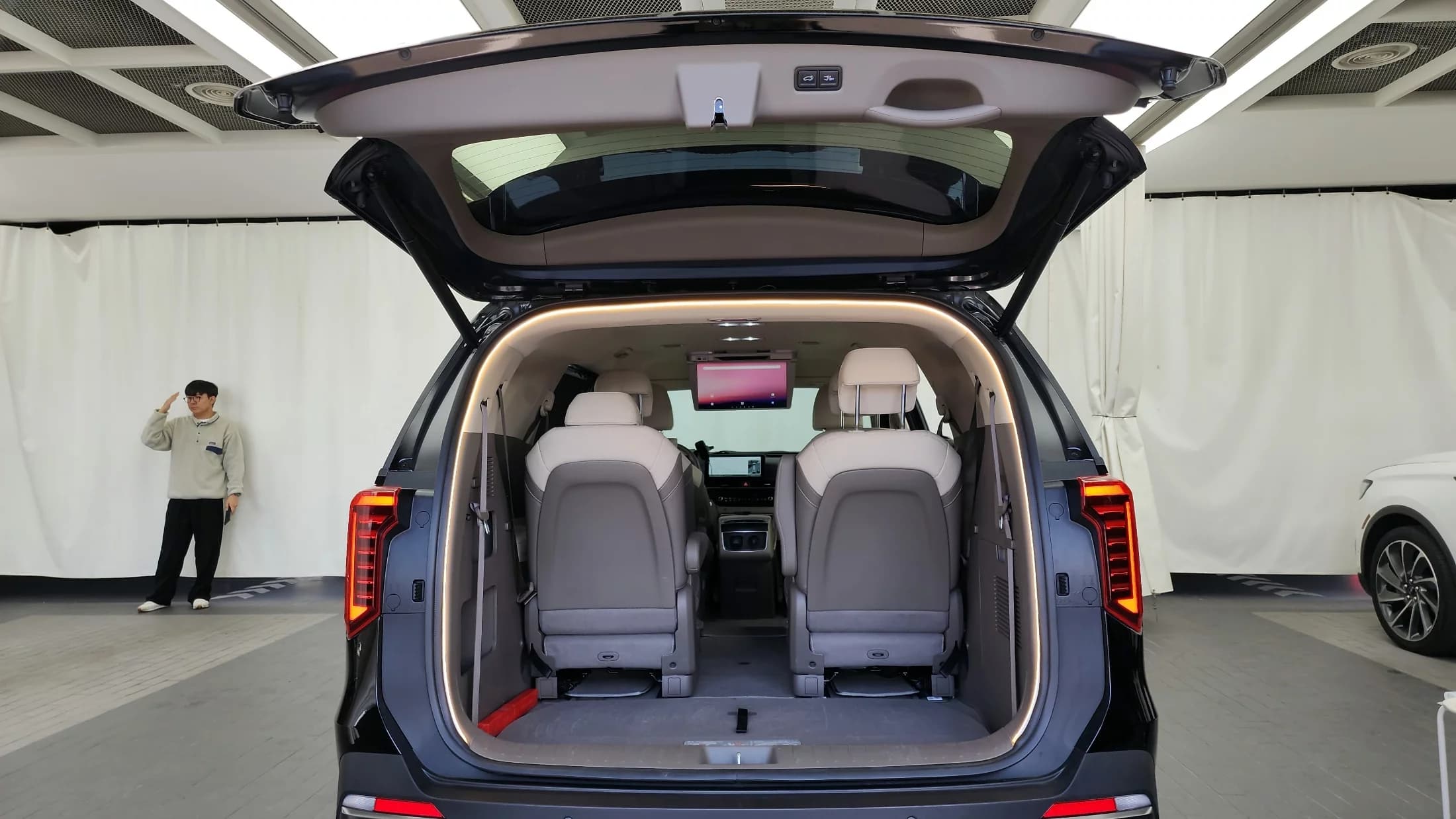 Kia Carnival Gasoline 9-Seater Gravity, 2024 г. 11376 км. — фото 20