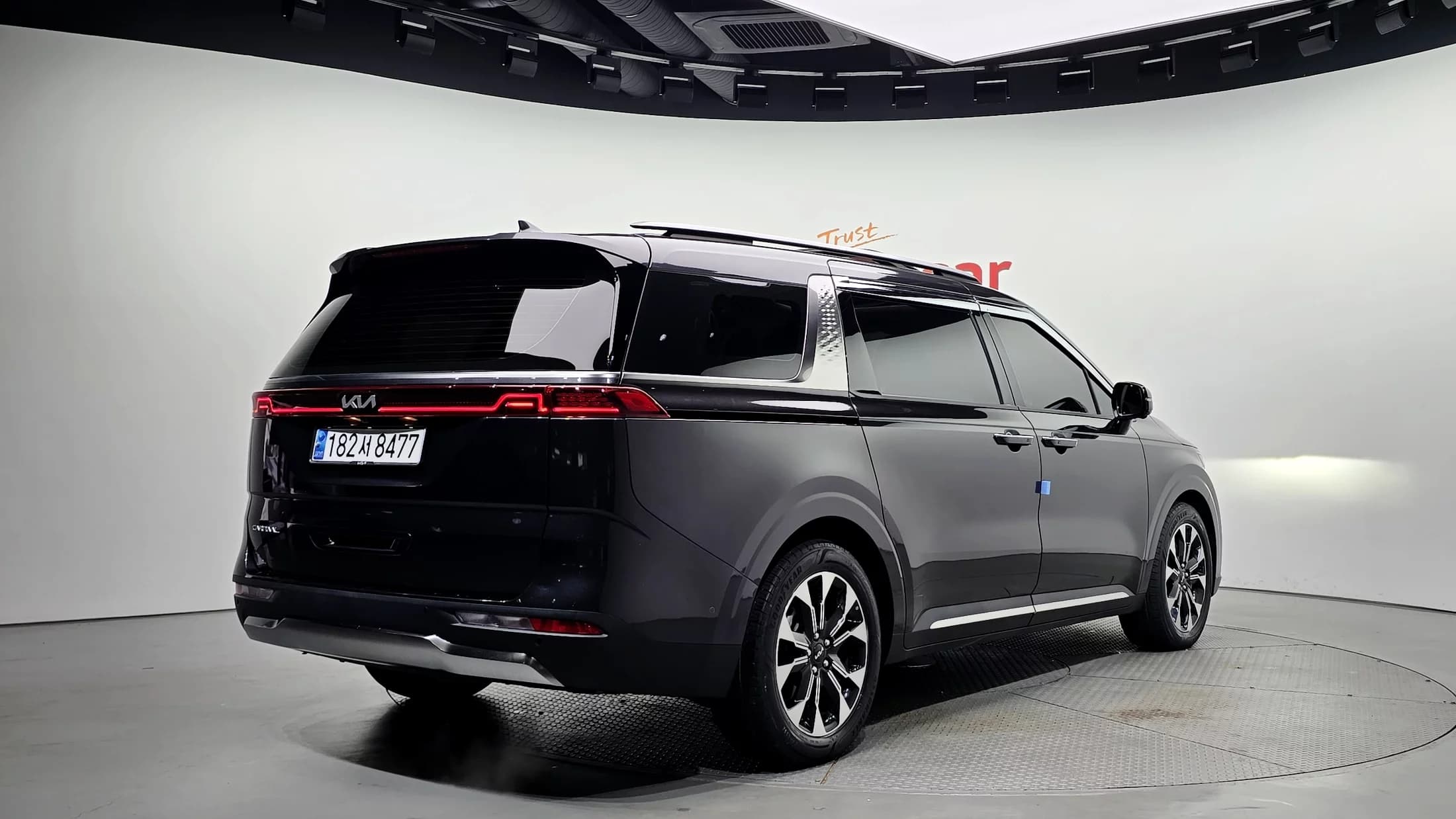 Kia Carnival Gasoline 7-Seater Outdoor Noblesse, 2023 г. 36616 км. — фото 2