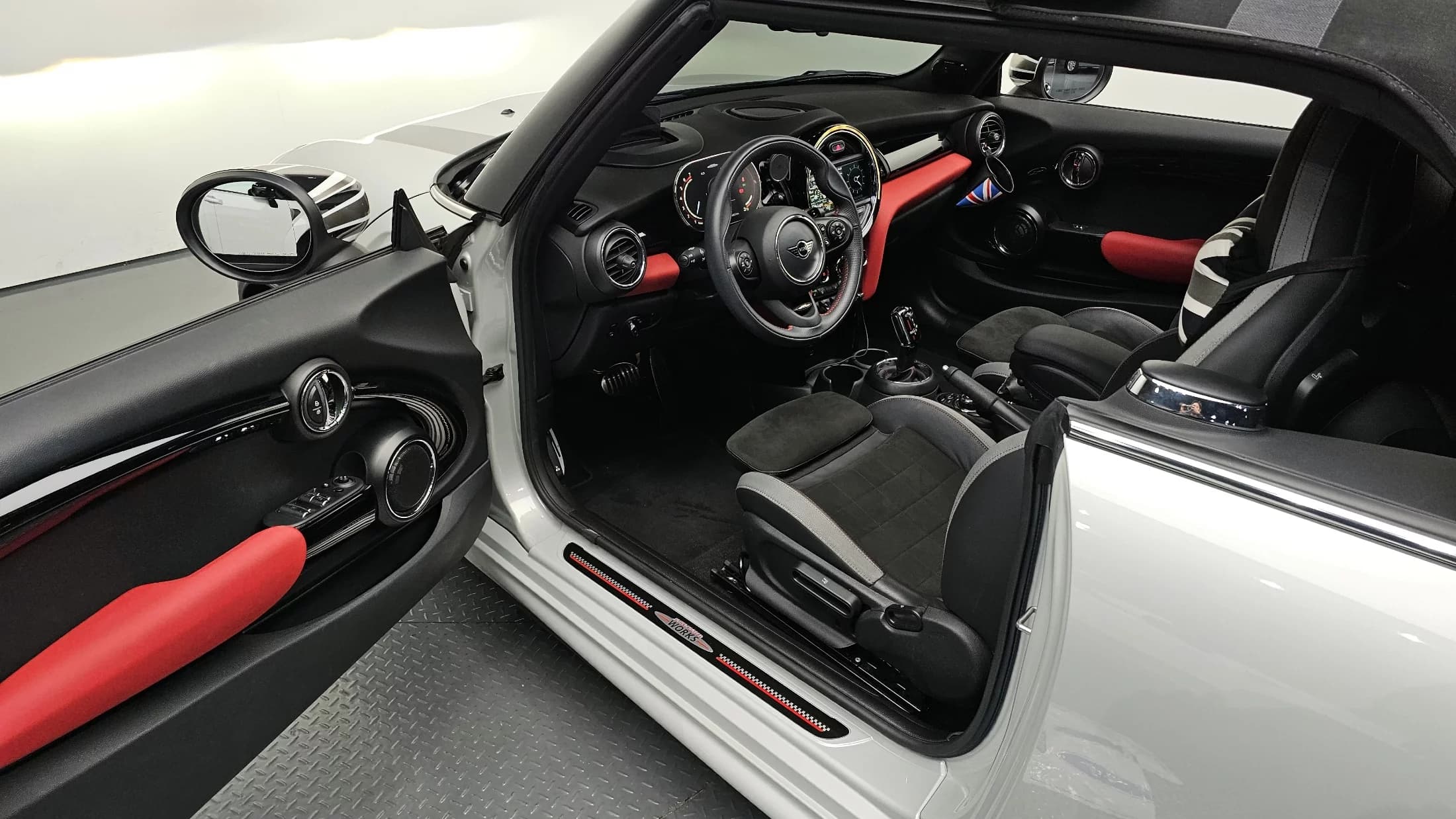 MINI Cooper Convertible JCW 3rd, 2021 г. 22088 км. — фото 11