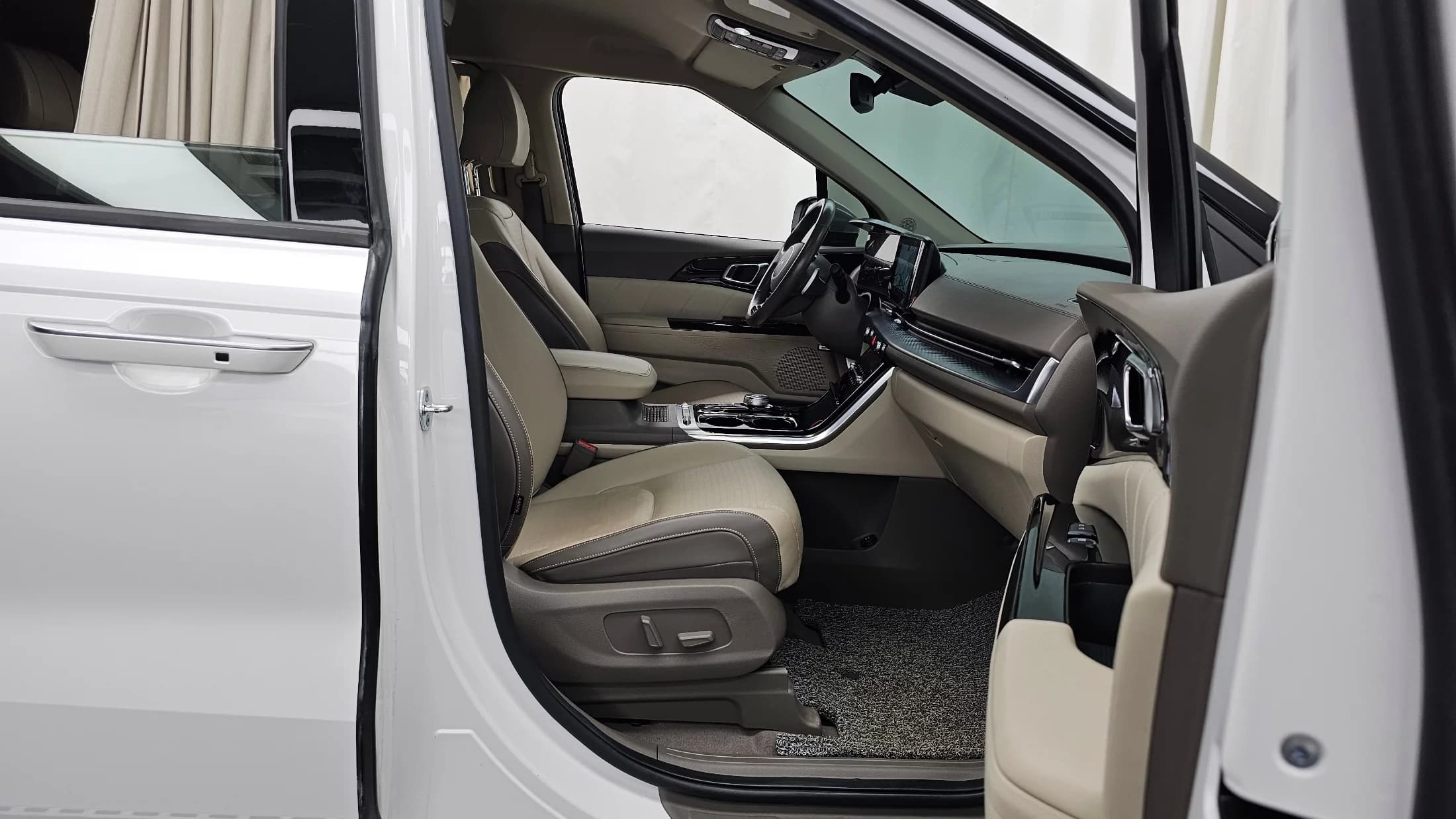 Kia Carnival Gasoline 7-Seater Hi-Limousine Signature, 2022 г. 67000 км. — фото 11