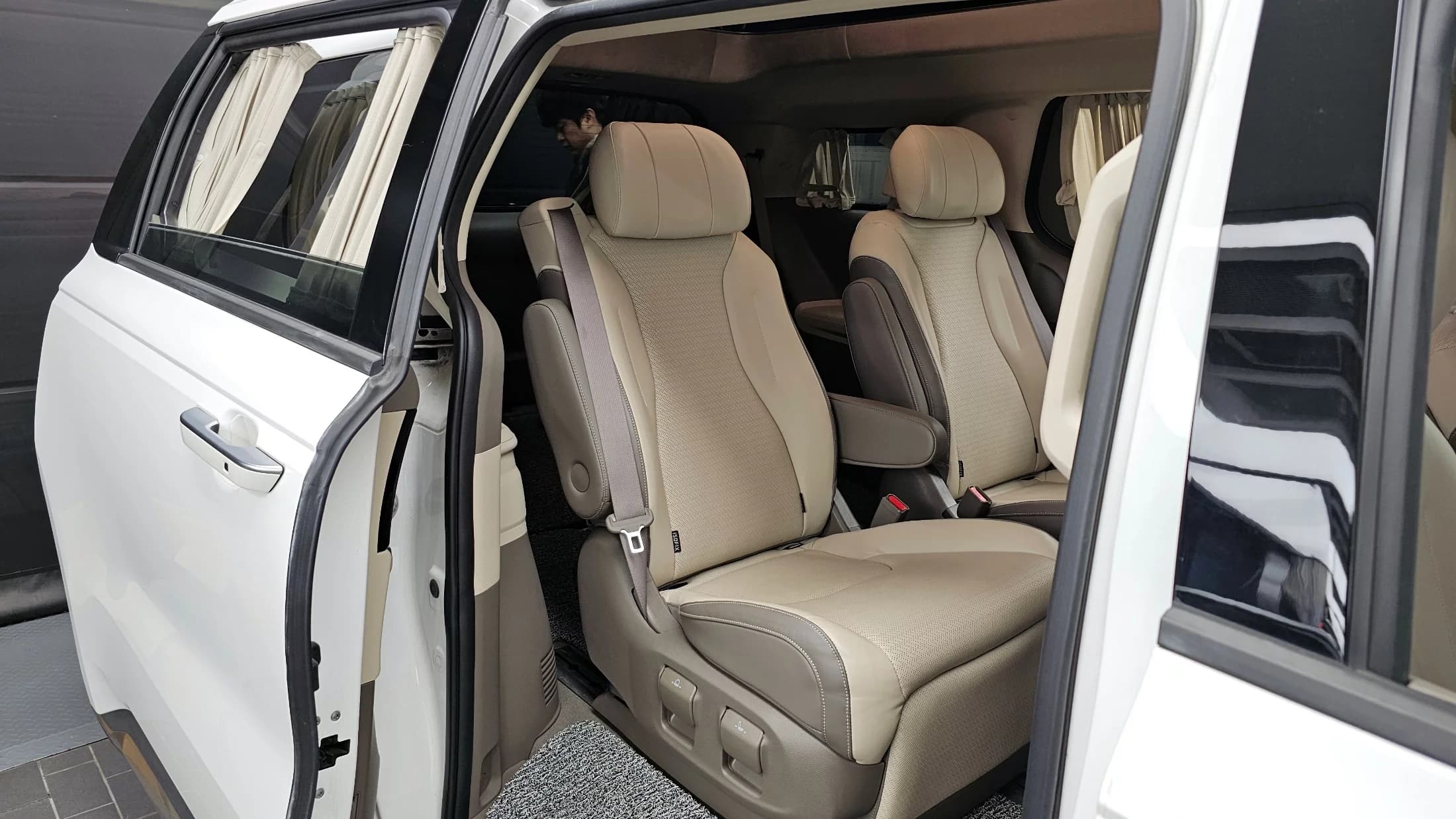Kia Carnival Gasoline 7-Seater Hi-Limousine Signature, 2022 г. 67000 км. — фото 12