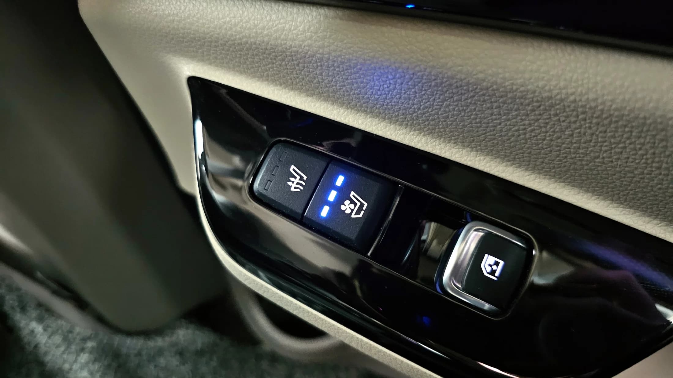 Kia Carnival Gasoline 7-Seater Hi-Limousine Signature, 2022 г. 67000 км. — фото 18