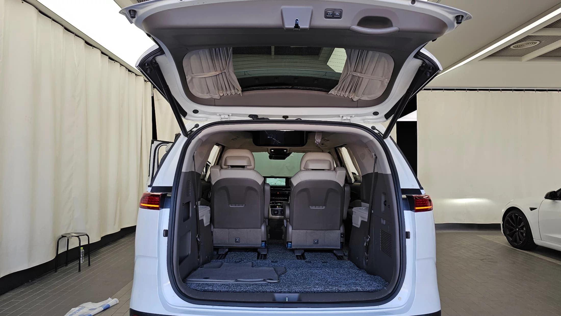Kia Carnival Gasoline 7-Seater Hi-Limousine Signature, 2022 г. 67000 км. — фото 20
