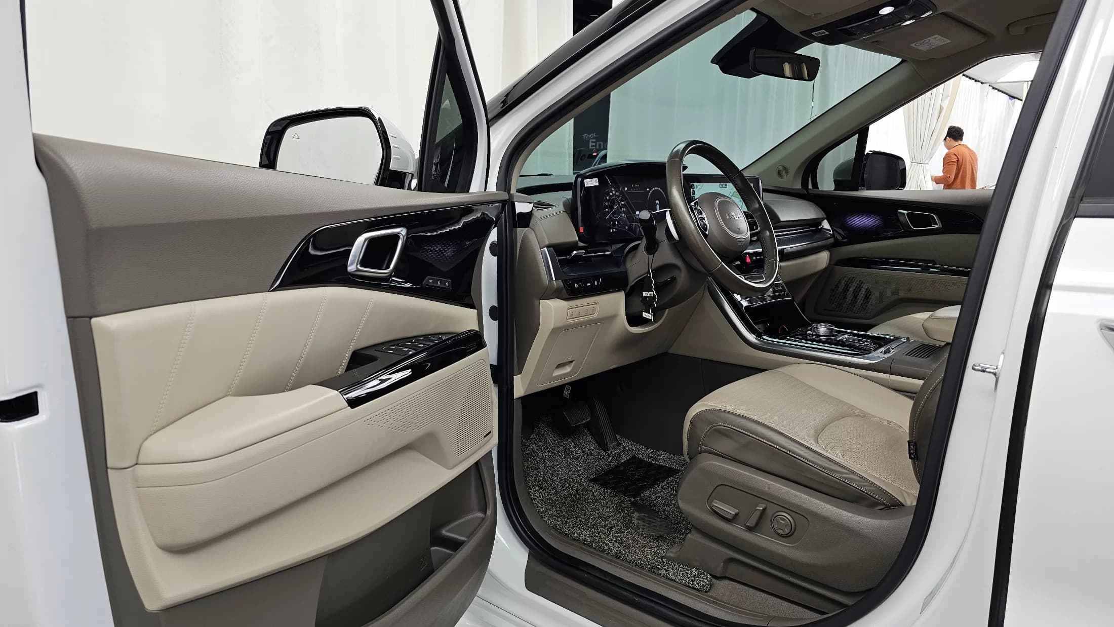 Kia Carnival Gasoline 7-Seater Hi-Limousine Signature, 2022 г. 67000 км. — фото 10