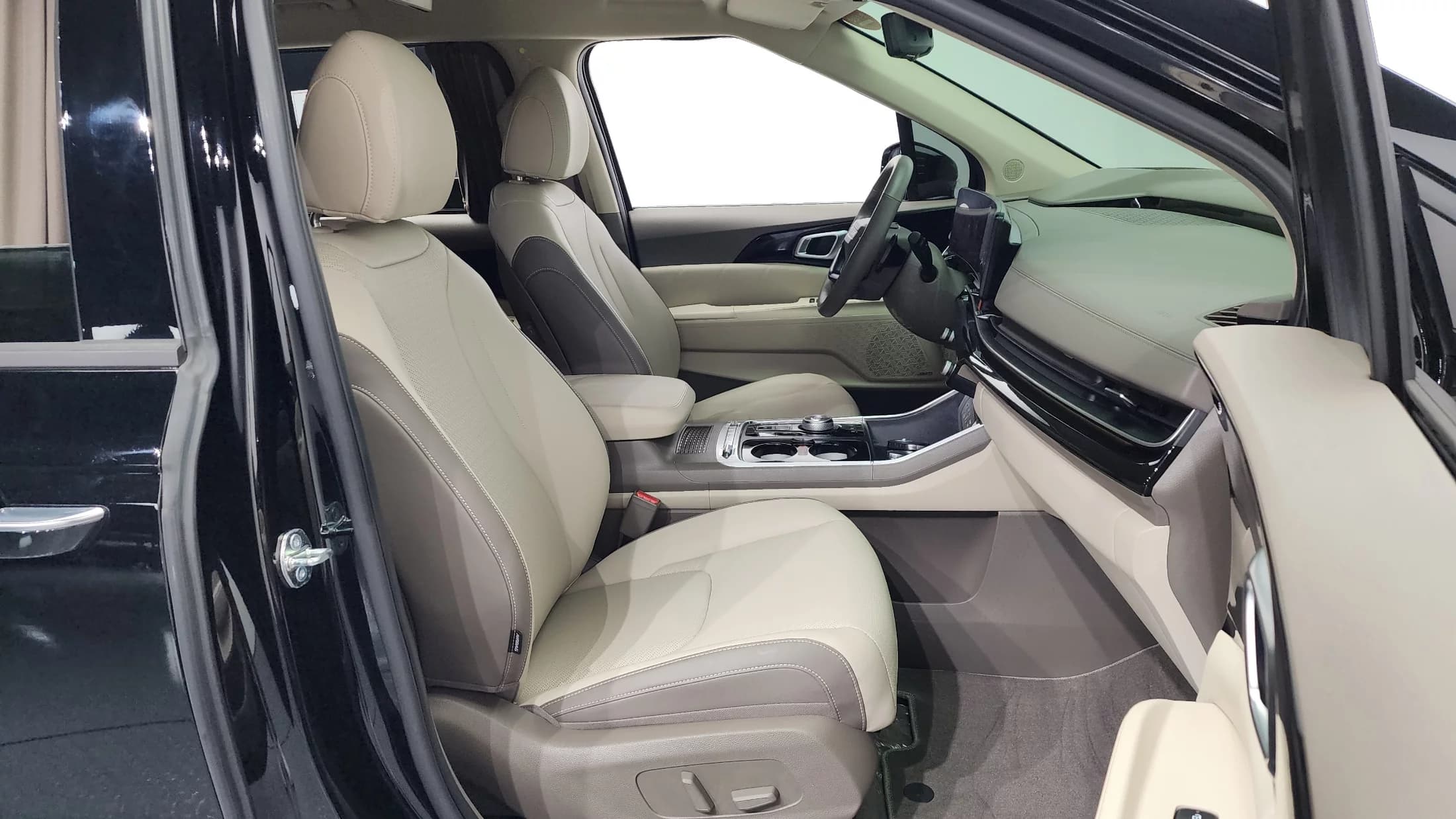 Kia Carnival Gasoline 4-Seater Hi Limousine Signature, 2025 г. 7079 км. — фото 11