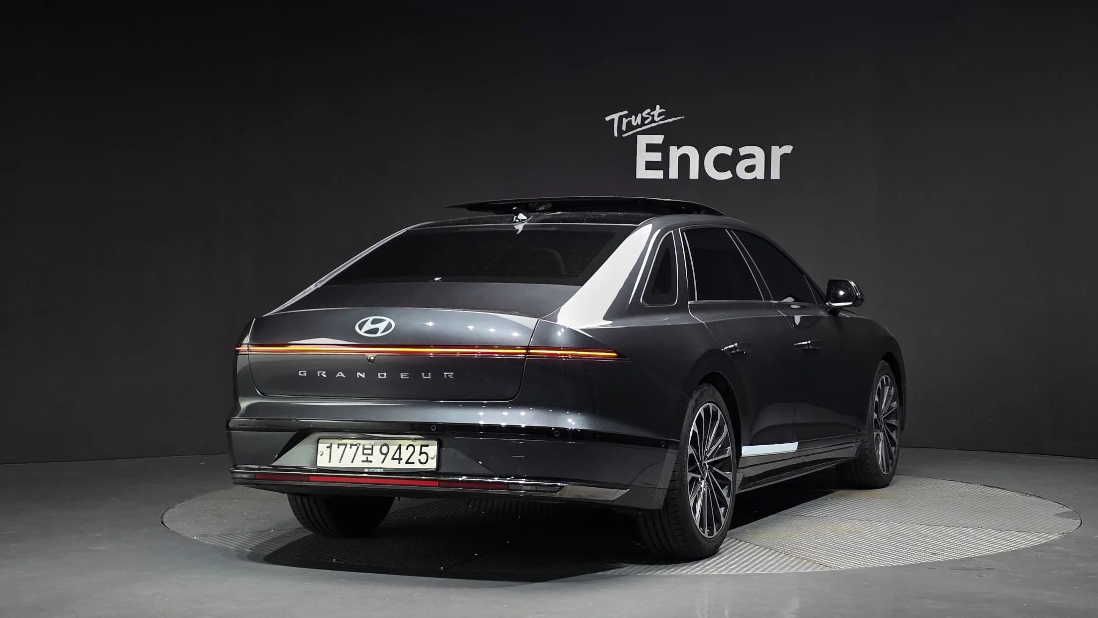 Hyundai Grandeur Calligraphy, гибрид, 2022 г. 85167 км. — фото 2