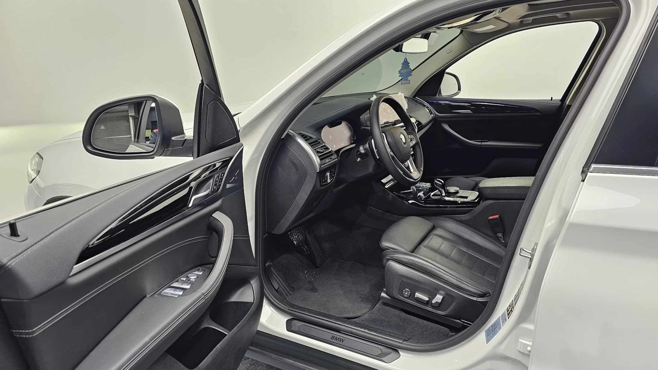 BMW X3 xDrive 20i, 2023 г. 31456 км. — фото 10