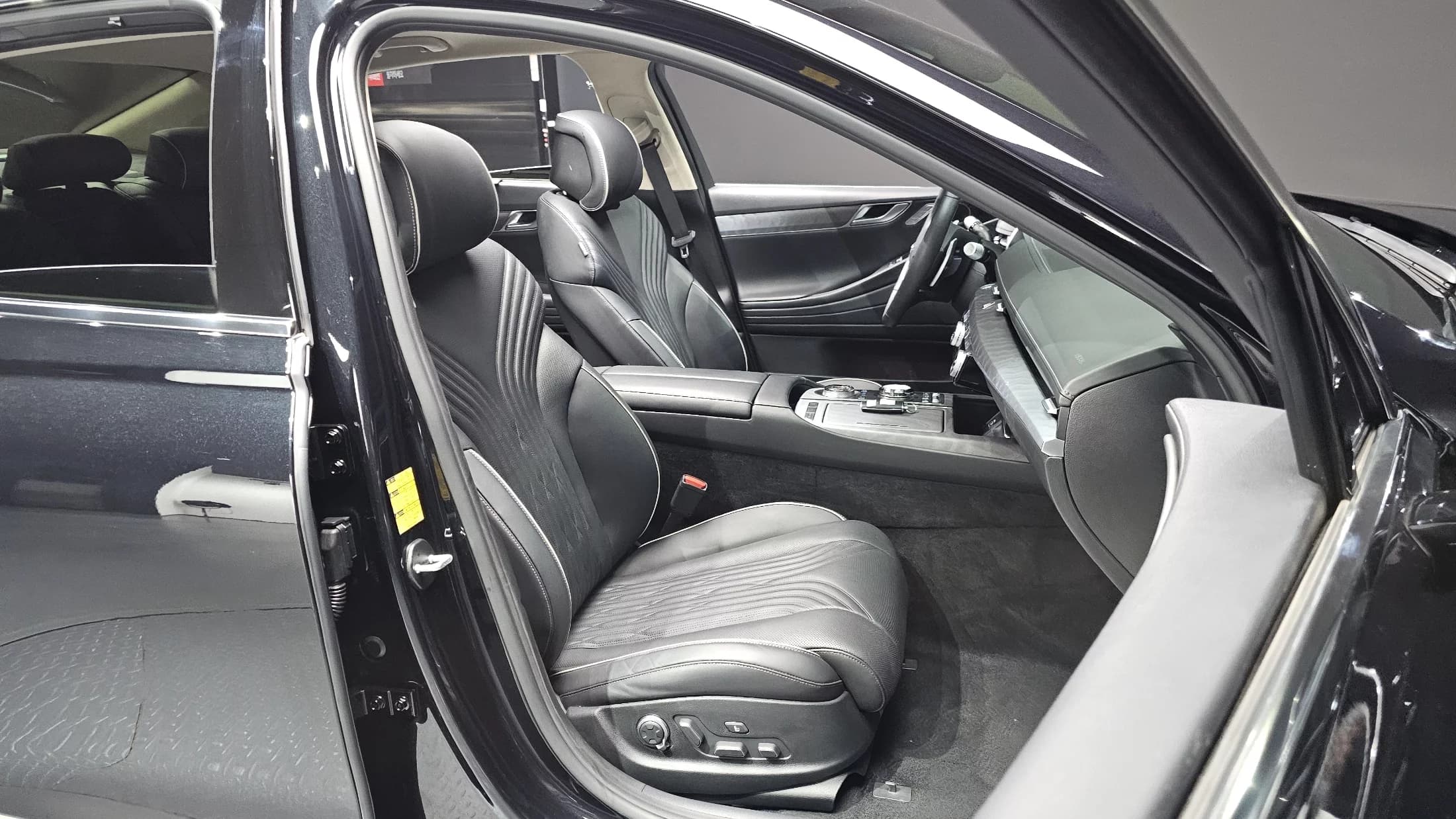 Genesis G80 Gasoline 3.5 Turbo AWD, 2023 г. 44050 км. — фото 10