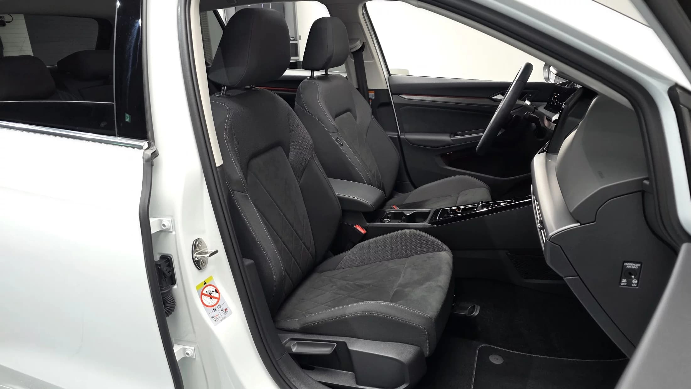 Volkswagen GOLF 2.0 TDI Prestige, 2024 г. 5623 км. — фото 9