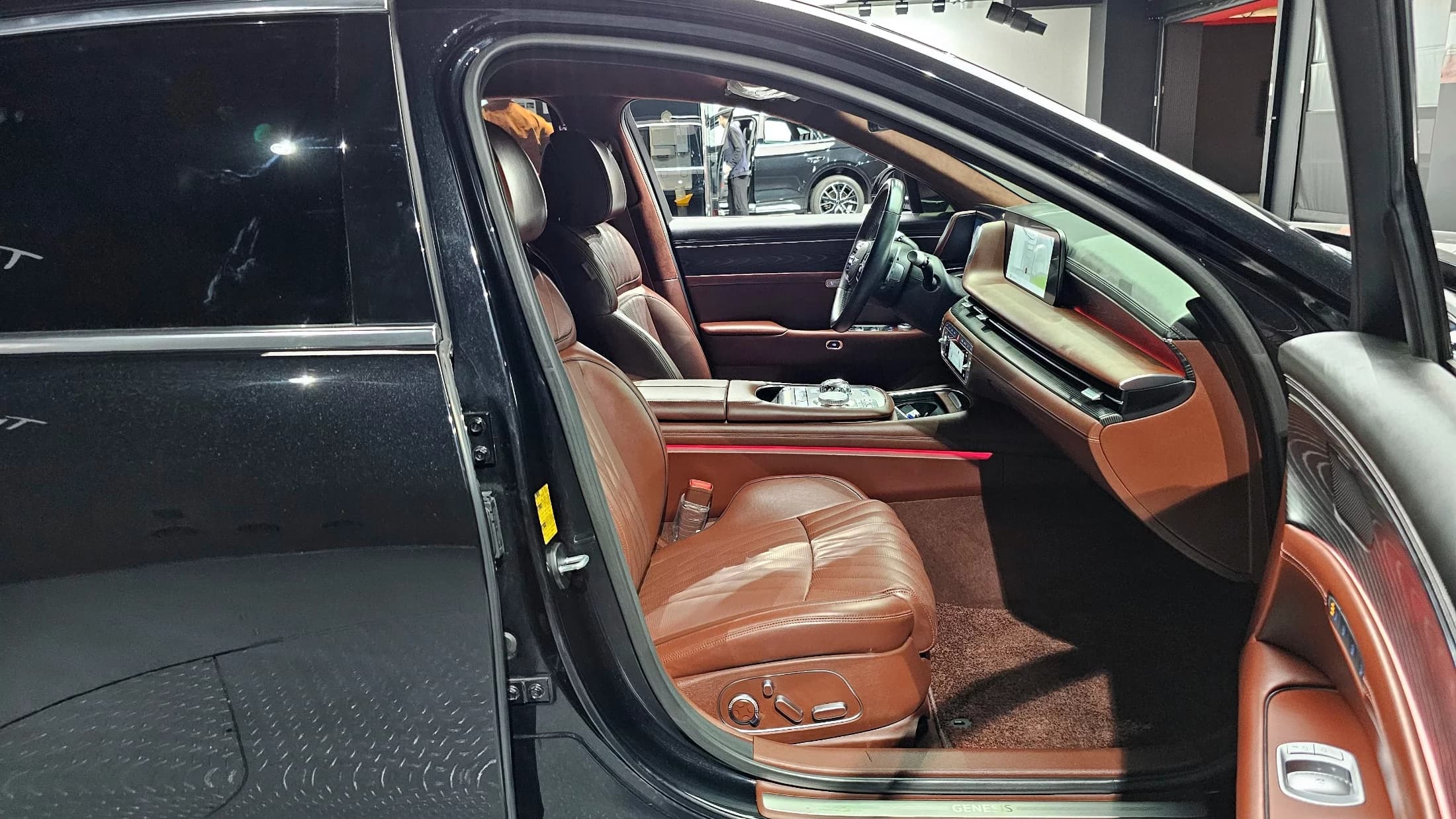 Genesis G90 Gasoline 3.5 Turbo AWD, 2022 г. 77299 км. — фото 10