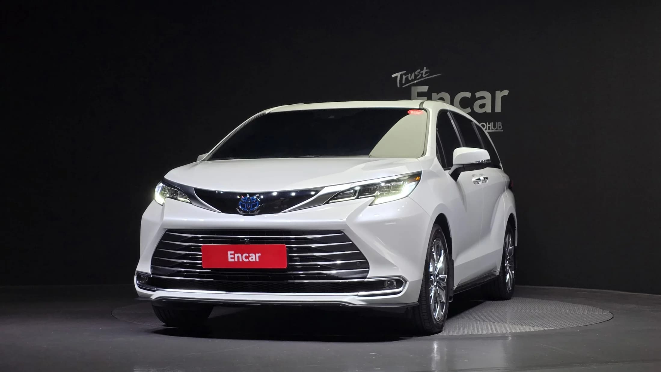 Toyota SIENNA 2.5 Hybrid 2WD, гибрид, 2023 г. 12404 км. — фото 3
