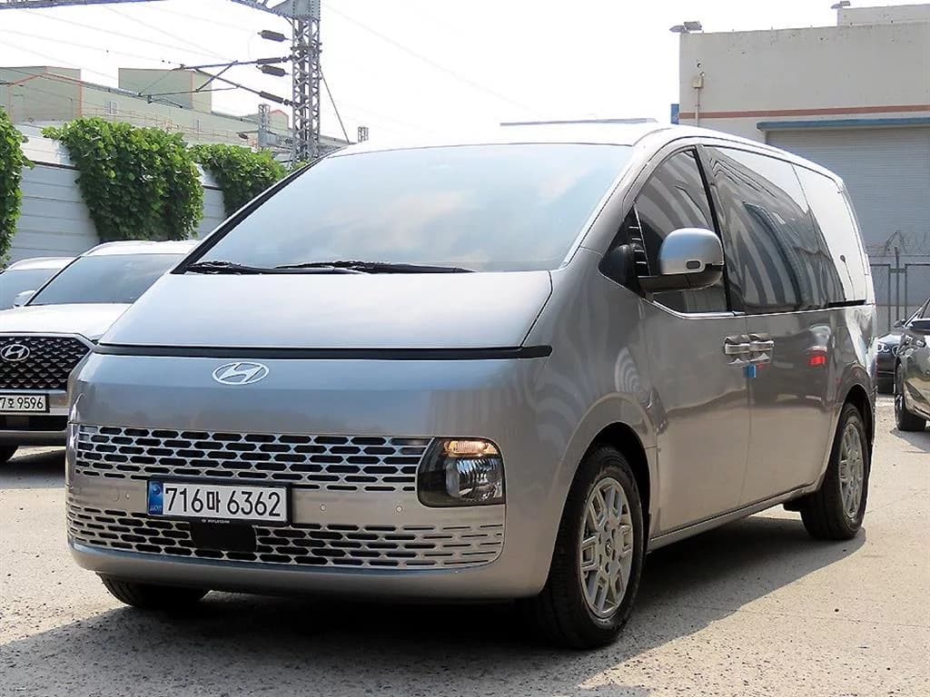 Hyundai Staria L3.5 Tourer 11-Seater Modern, 2025 г. 1991 км. — фото 2