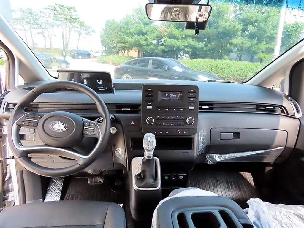 Hyundai Staria L3.5 Tourer 11-Seater Modern, 2025 г. 1991 км. — фото 8