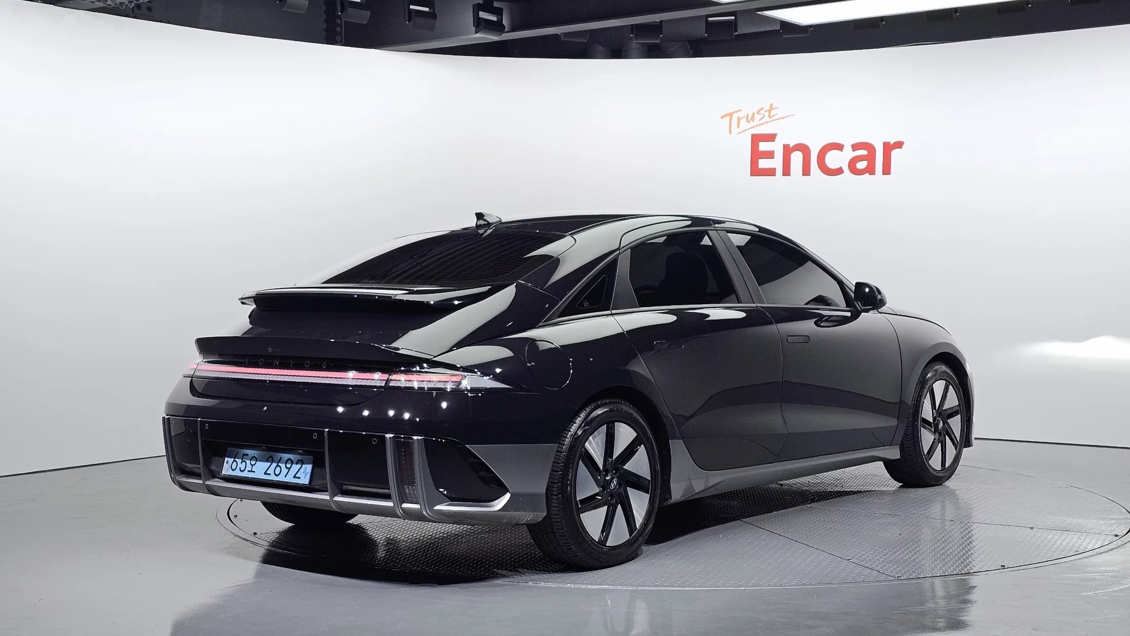 Hyundai Ioniq 6 Long Range AWD Exclusive, электромобиль, 2023 г. 46765 км. — фото 4