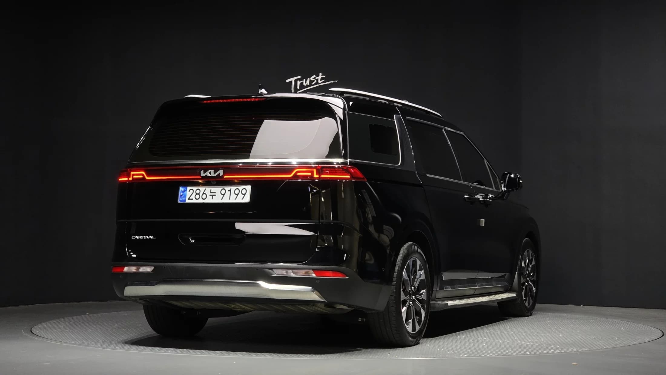Kia Carnival Gasoline 9-Seater Signature, 2023 г. 49915 км. — фото 2