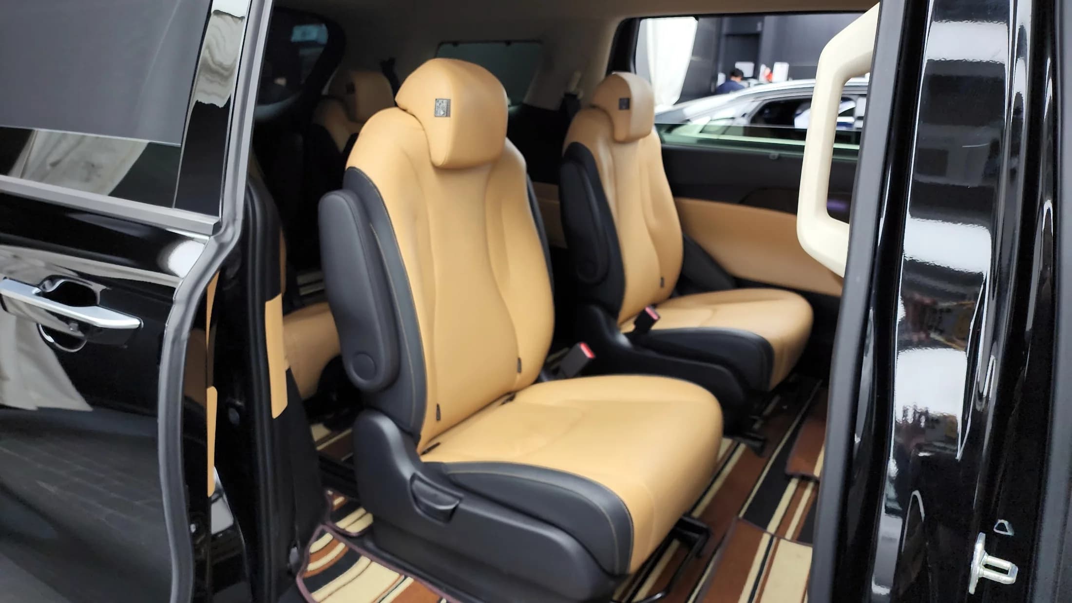 Kia Carnival Gasoline 9-Seater Signature, 2023 г. 49915 км. — фото 12
