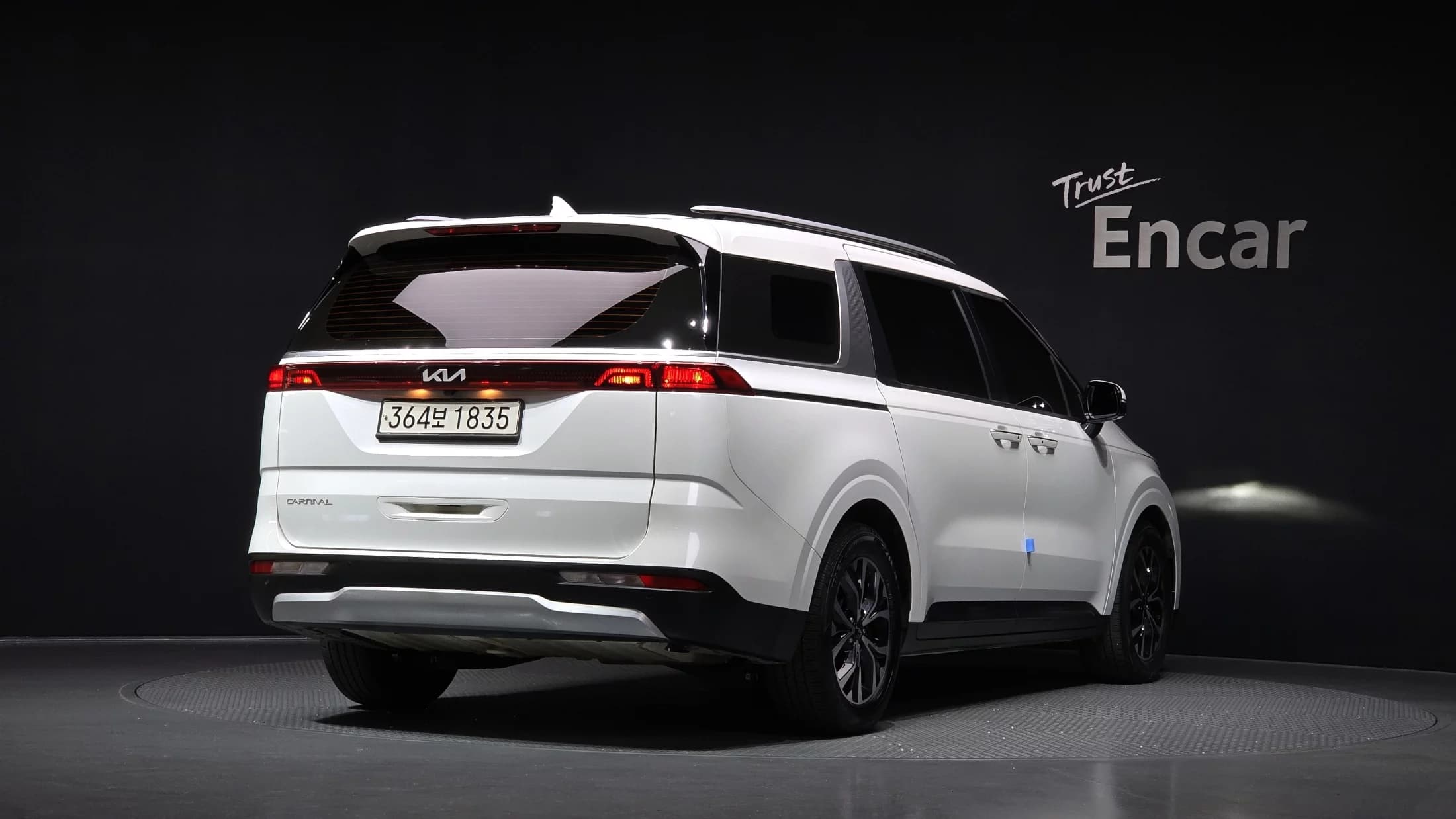 Kia Carnival 9-Seater Prestige, 2023 г. 108689 км. — фото 2