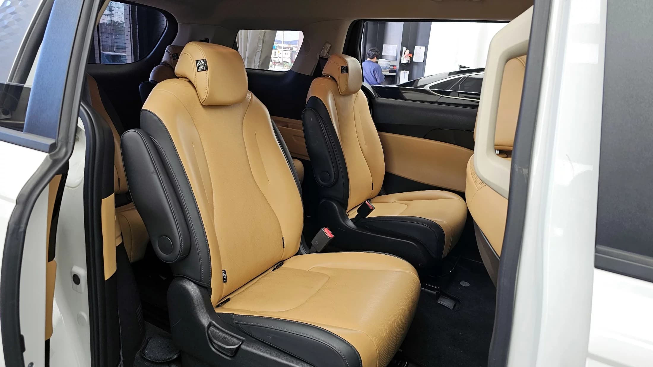Kia Carnival 9-Seater Prestige, 2023 г. 108689 км. — фото 12