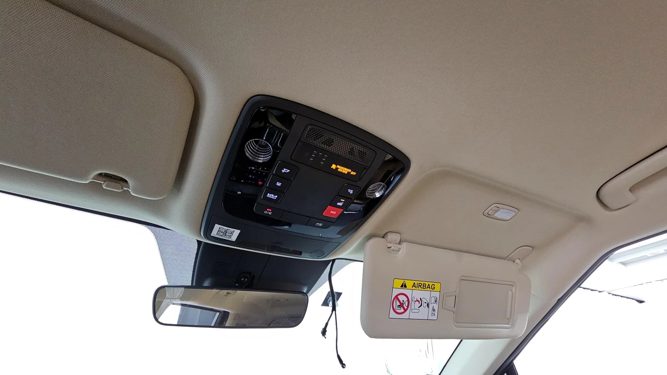 Kia Carnival 9-Seater Prestige, 2023 г. 108689 км. — фото 18