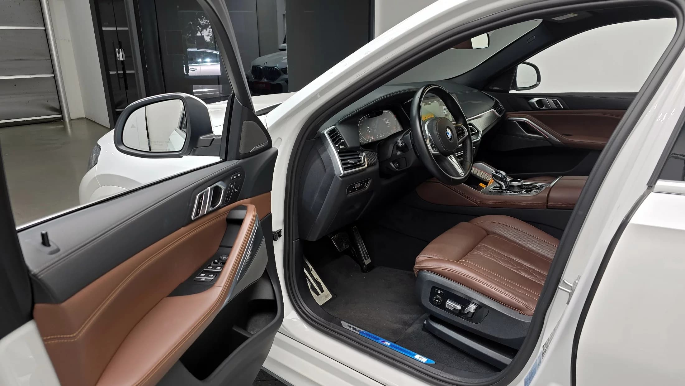 BMW X6 xDrive40i M Sport, 2023 г. 37316 км. — фото 11