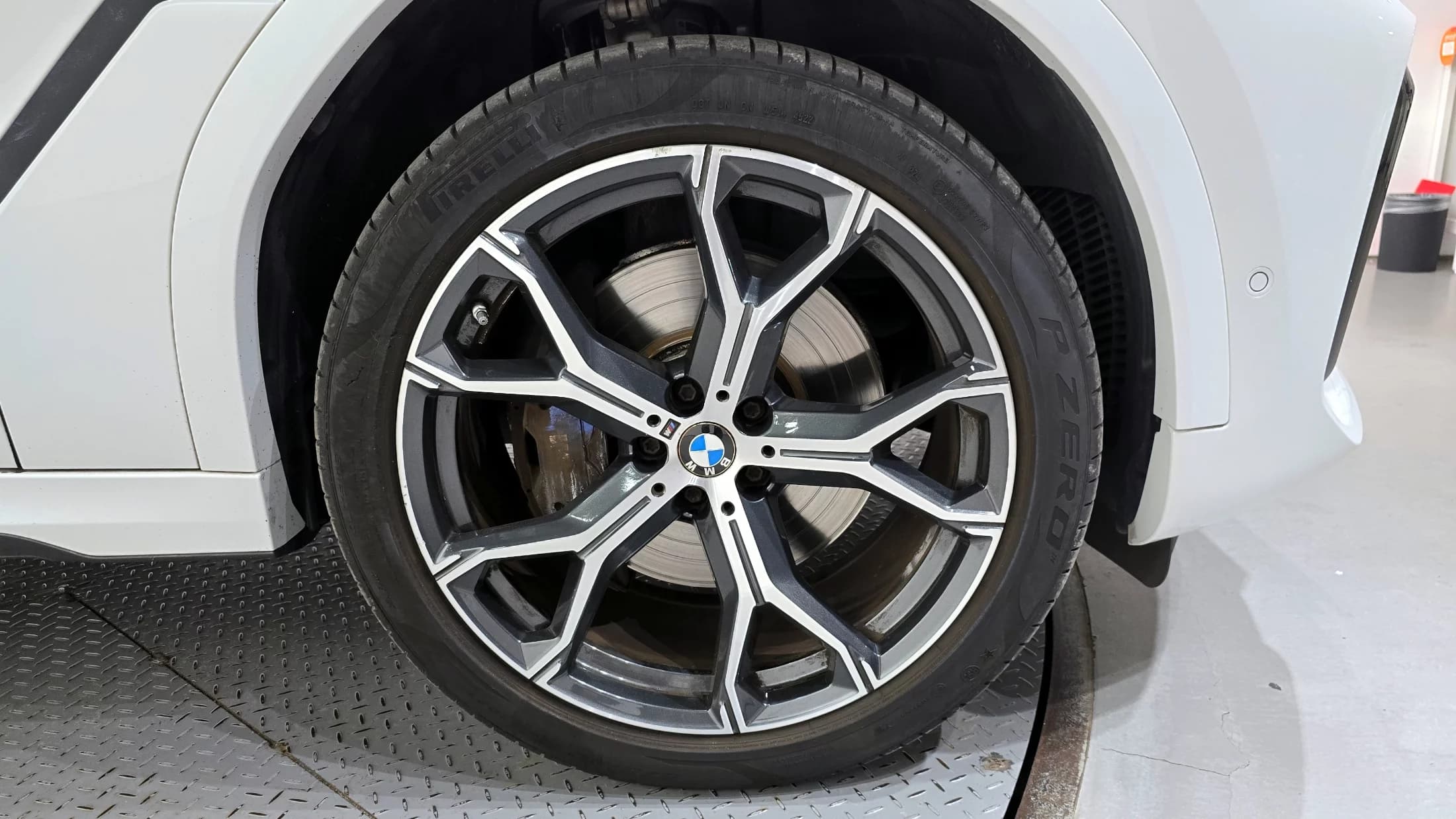 BMW X6 xDrive40i M Sport, 2023 г. 37316 км. — фото 5