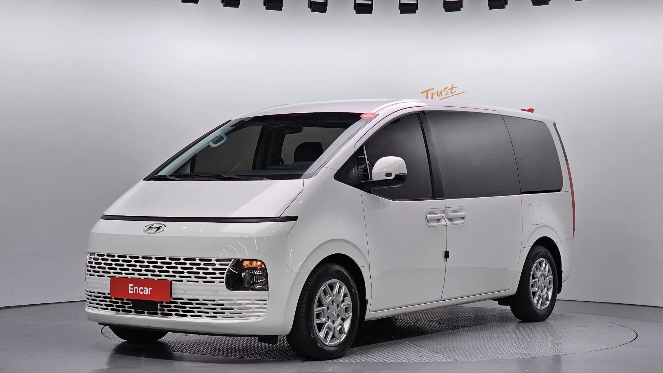 Hyundai Staria 4WD Tourer 9-Seater Modern, 2022 г. 58270 км.
