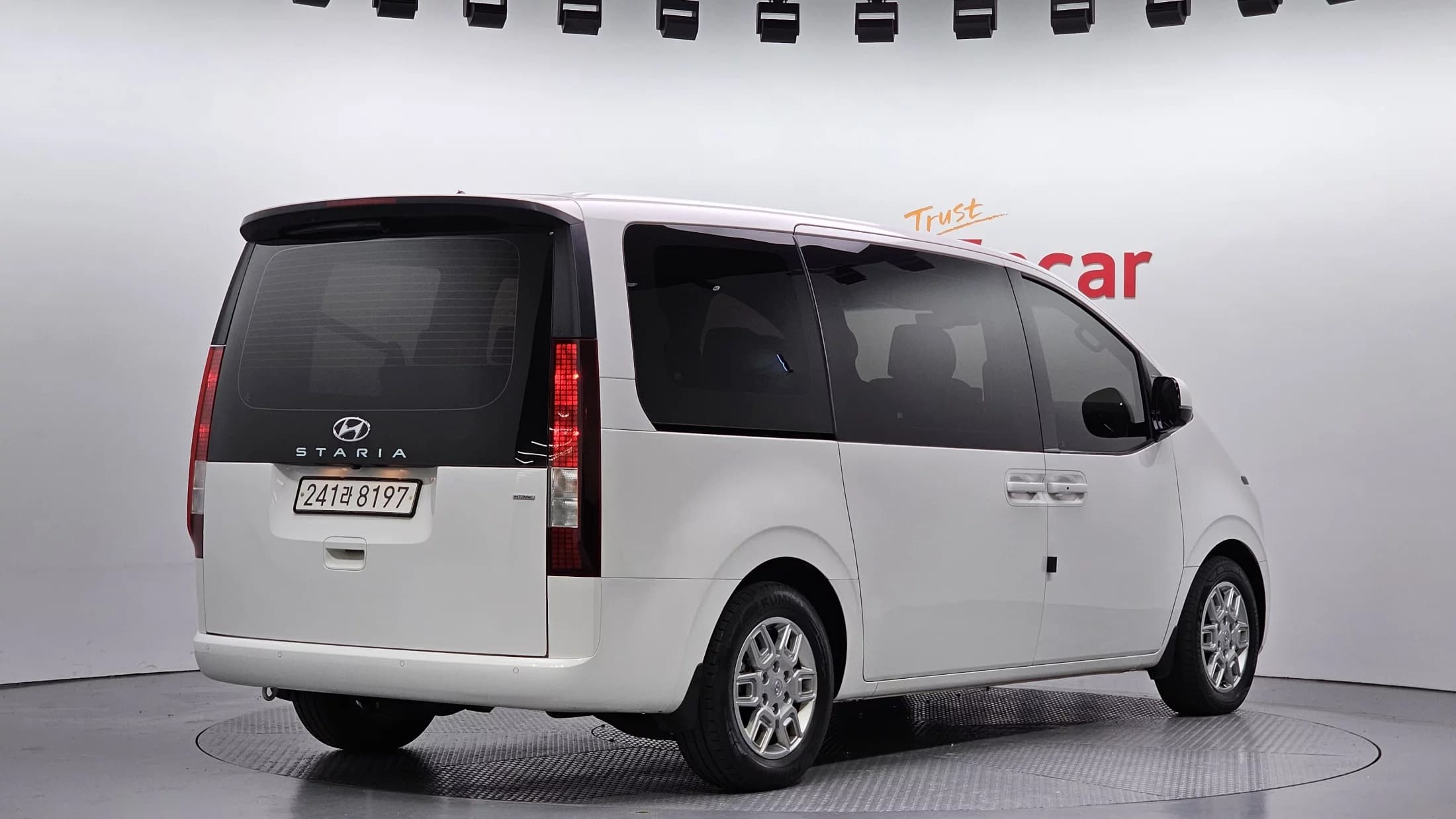 Hyundai Staria 4WD Tourer 9-Seater Modern, 2022 г. 58270 км. — фото 2