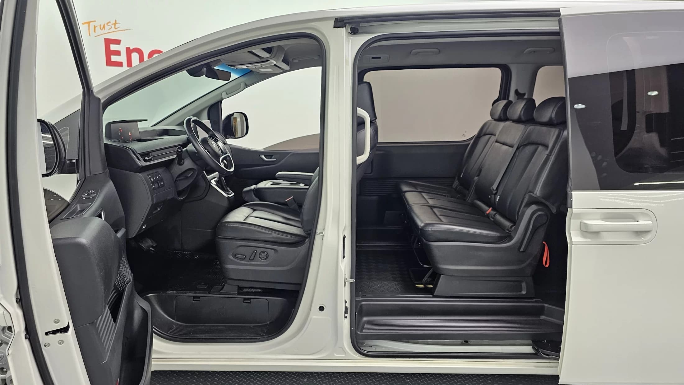 Hyundai Staria 4WD Tourer 9-Seater Modern, 2022 г. 58270 км. — фото 11